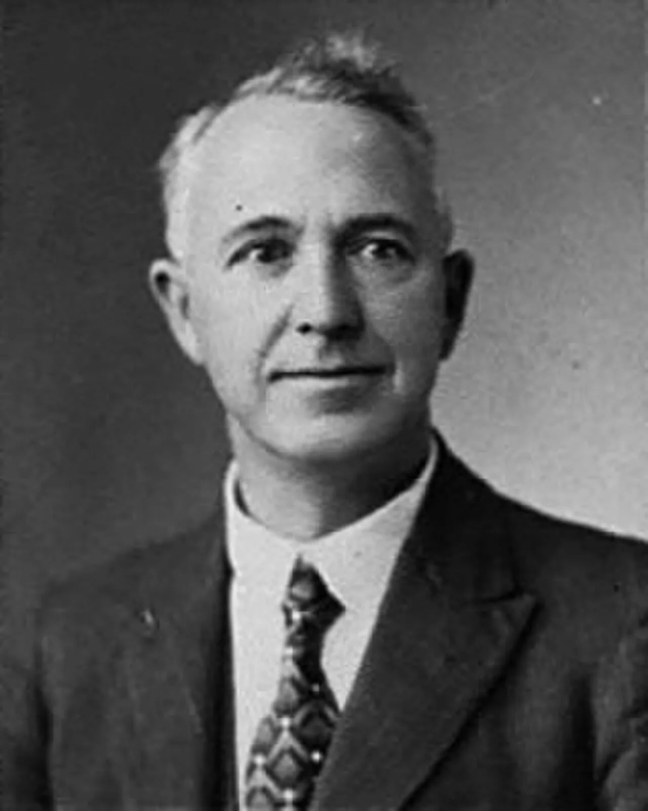 Porträt von Charles Robert Petrie (1882–1958) – Gedenkseite