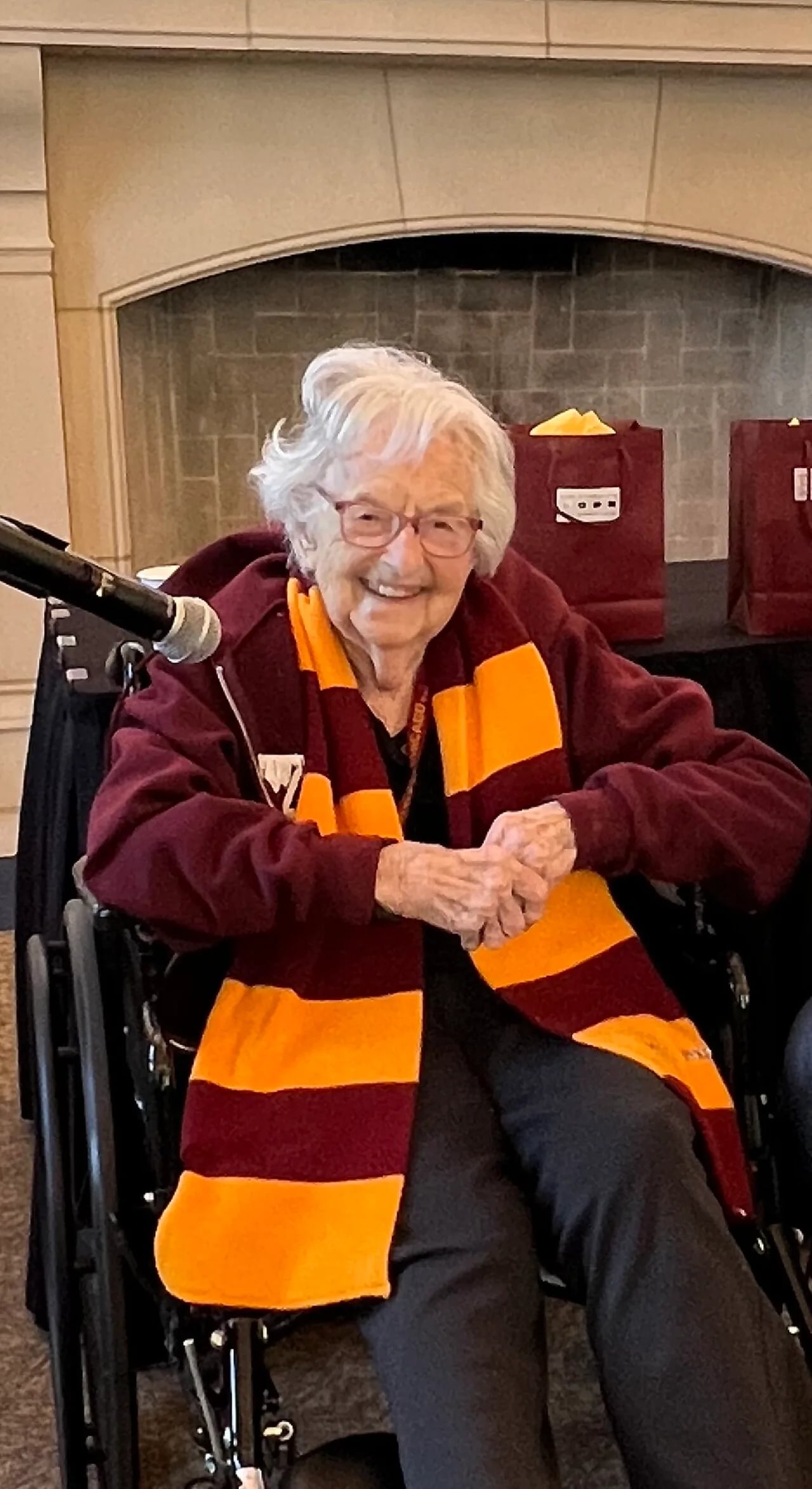 Porträt von Sister Jean Dolores Schmidt (1919–2025) – Gedenkseite