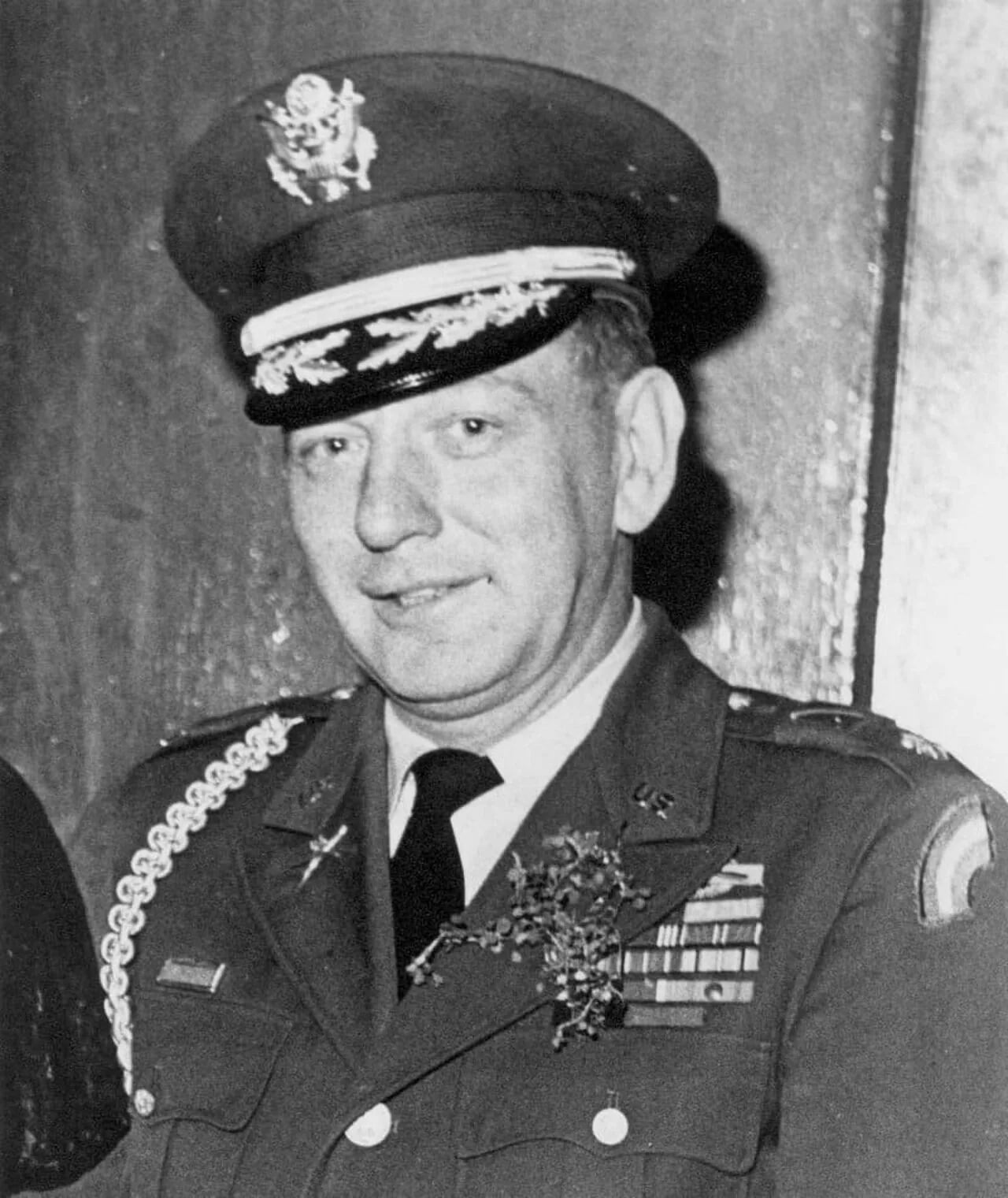 Portrait of Charles W. Shea (1921–1994) – memorial page