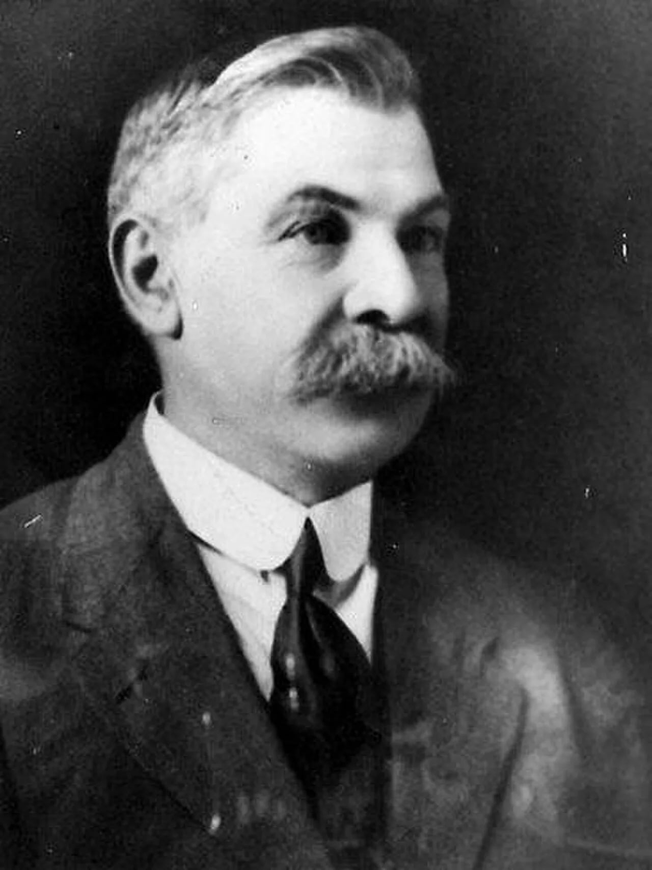 Portrait of Chas Brownlow (1861–1924) – memorial page