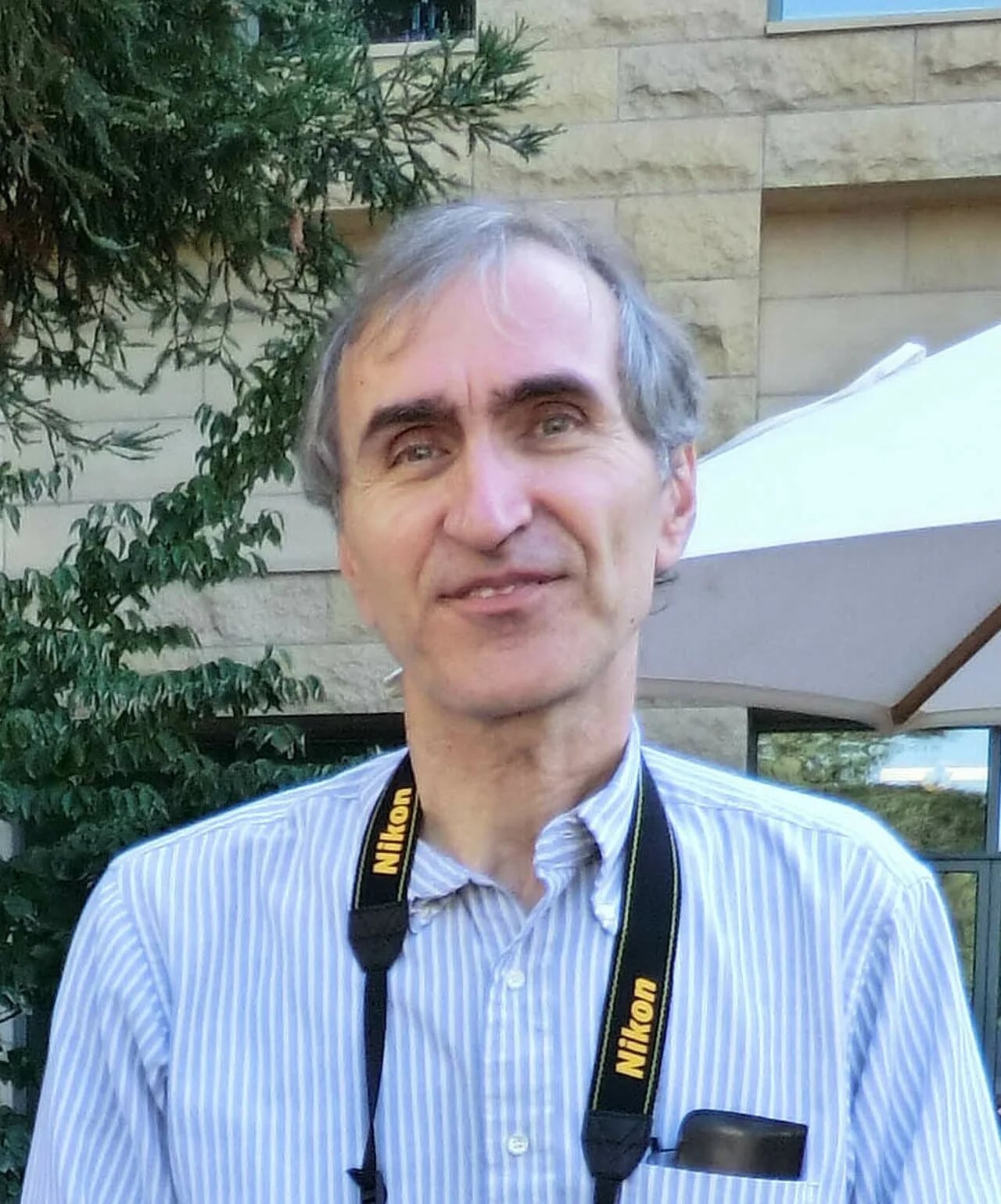 Porträt von Héctor García-Molina (1954–2019) – Gedenkseite