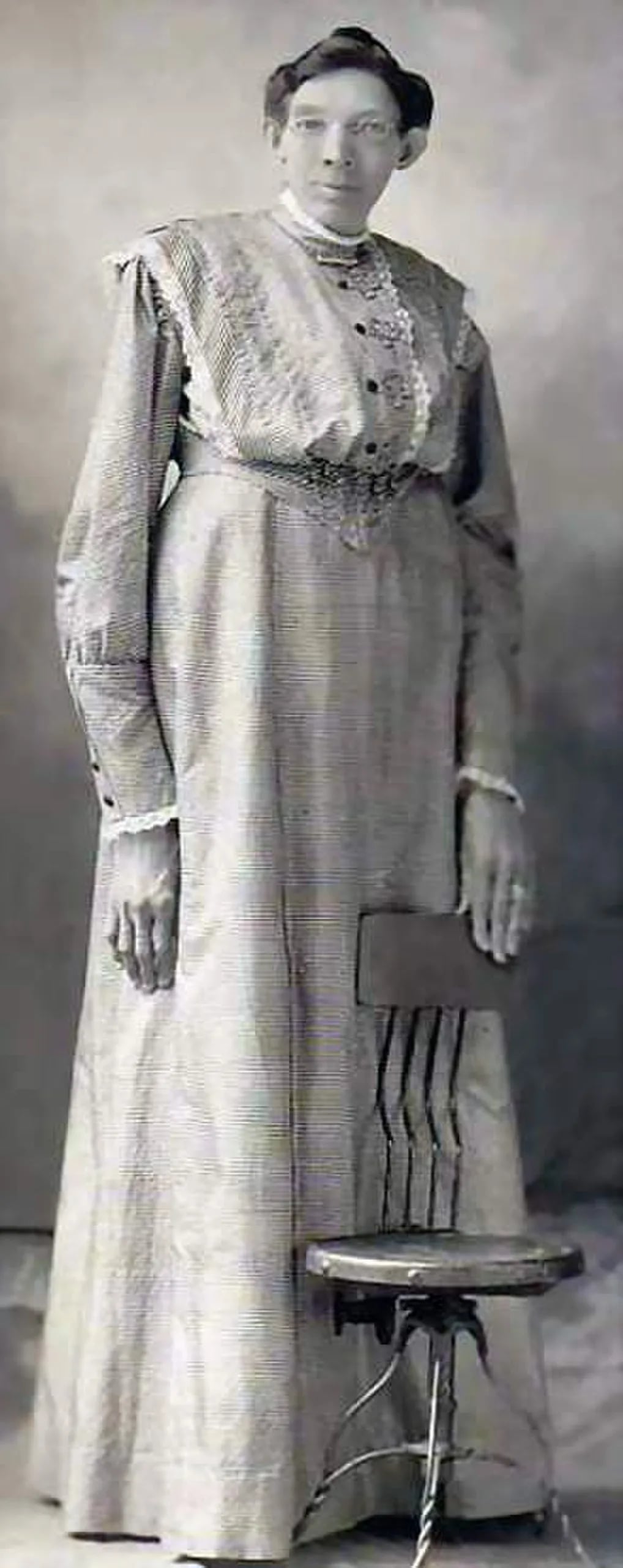 Portrait of Ella Ewing (1872–1913) – memorial page