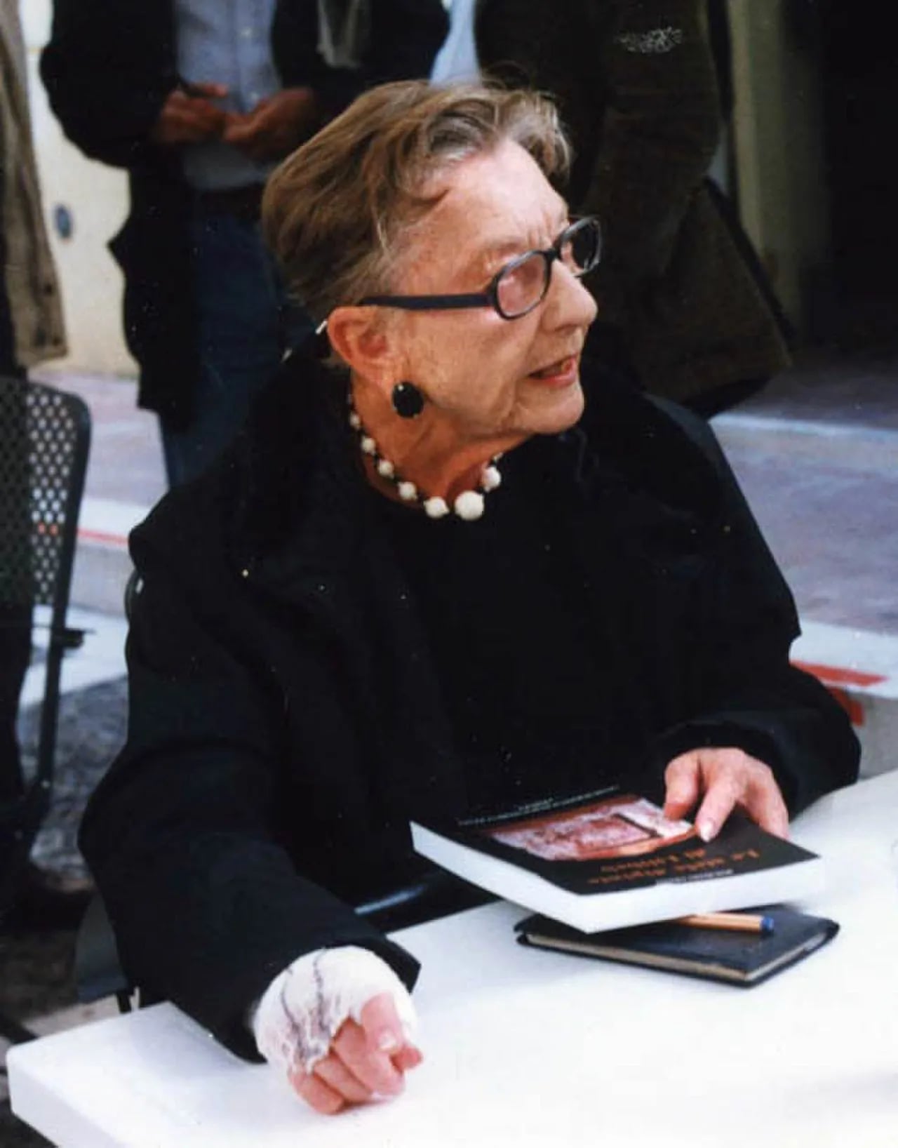 Portrait of Honor Frost (1917–2010) – memorial page