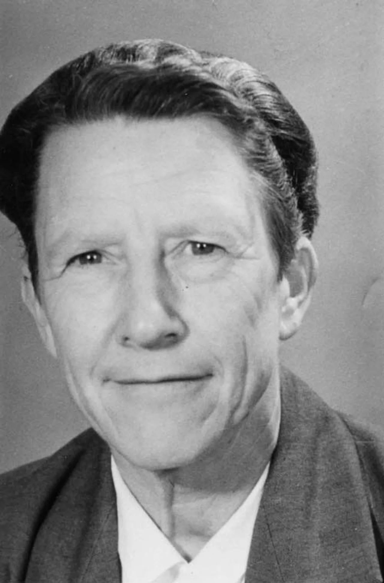 Portrait of Margaret Escott (1908–1977) – memorial page