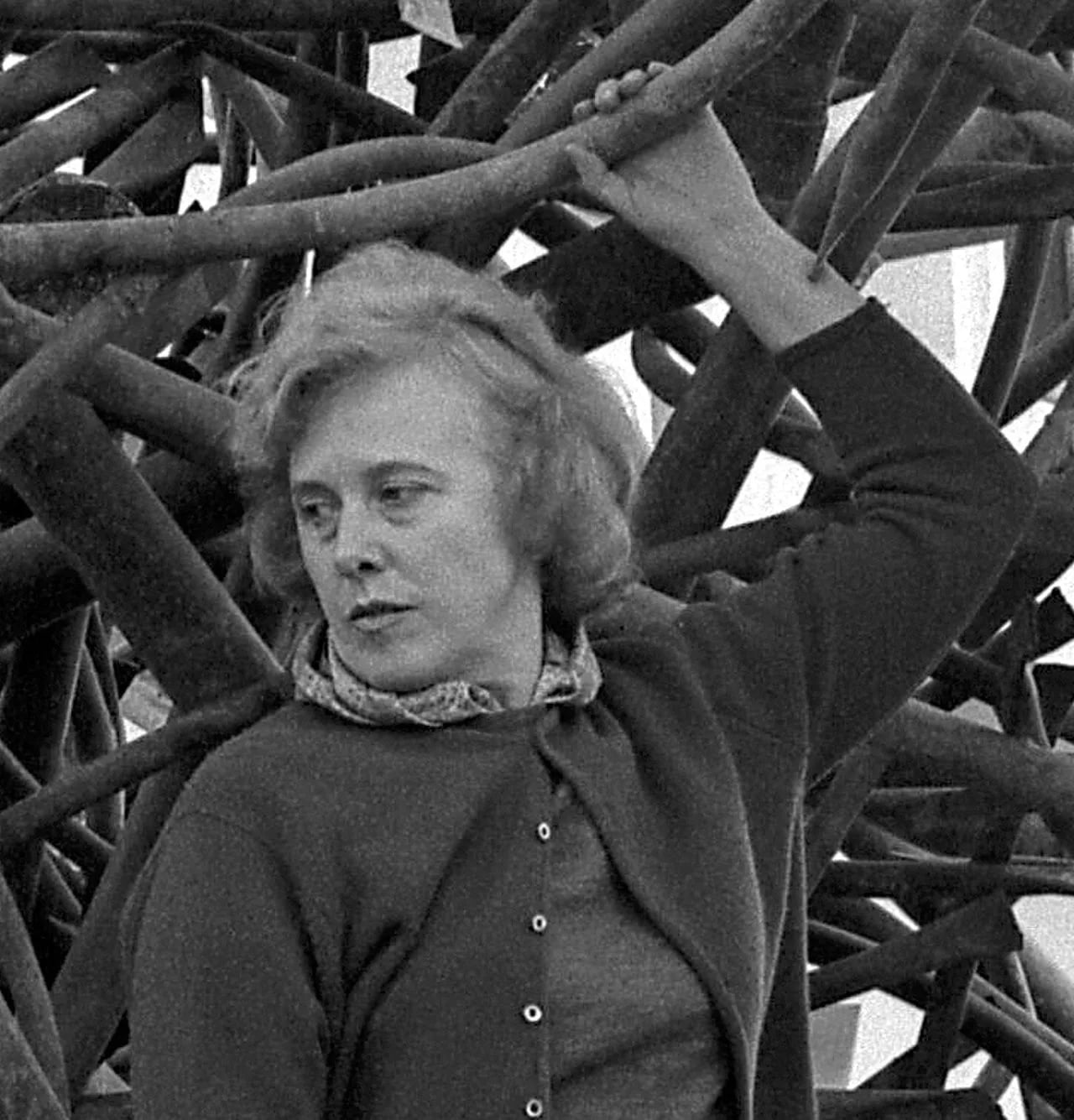 Porträt von Claire Falkenstein (1908–1997) – Gedenkseite