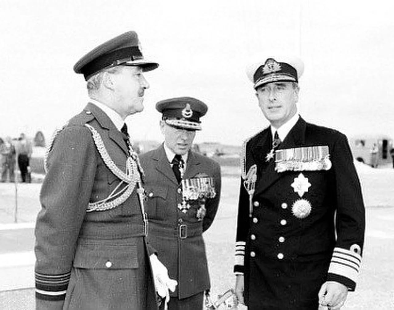 Porträt von Claude Pelly (1902–1972) – Gedenkseite