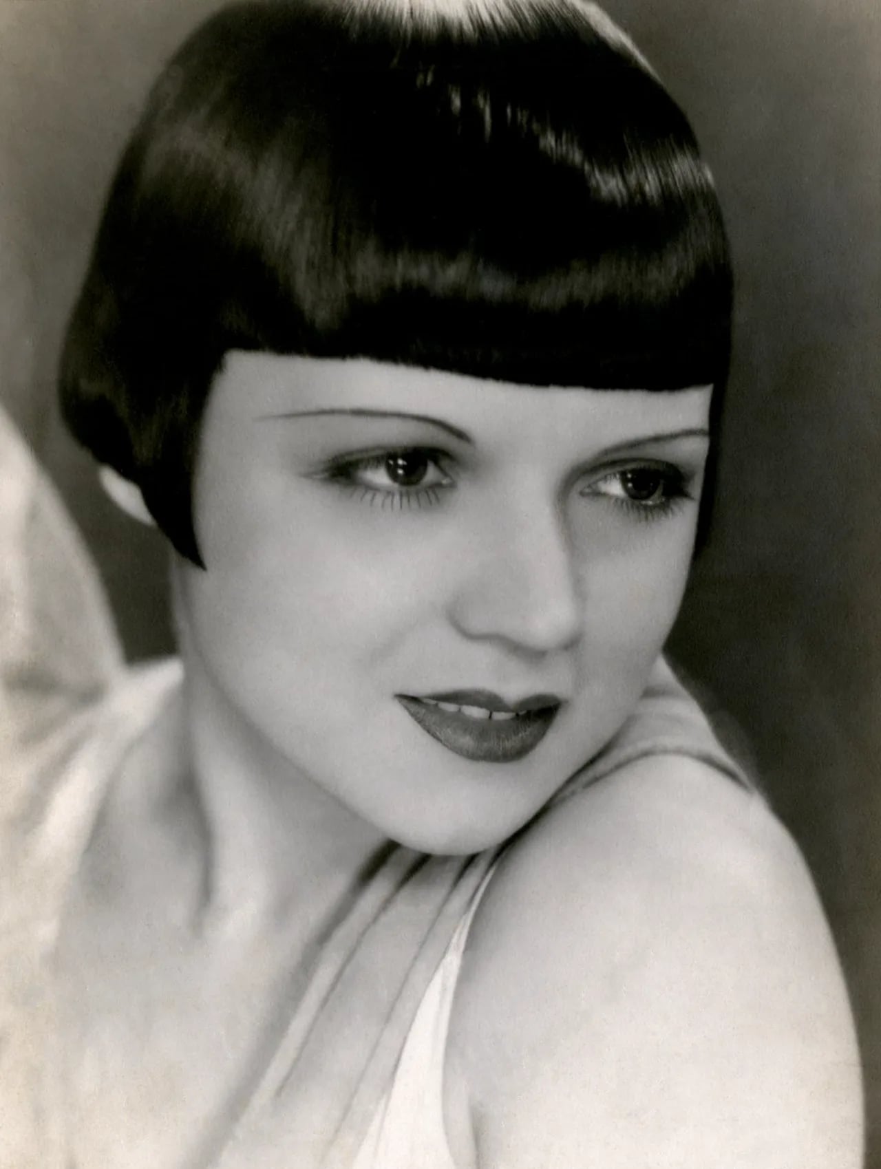 Portrait of Beatriz Costa (1907–1996) – memorial page
