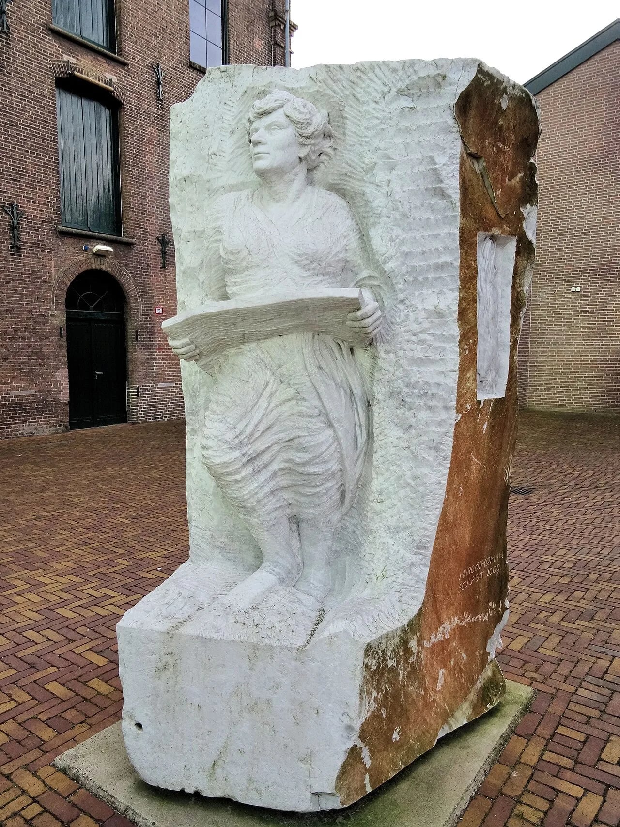 Portrait of Miet van Puijenbroek (1914–1999) – memorial page