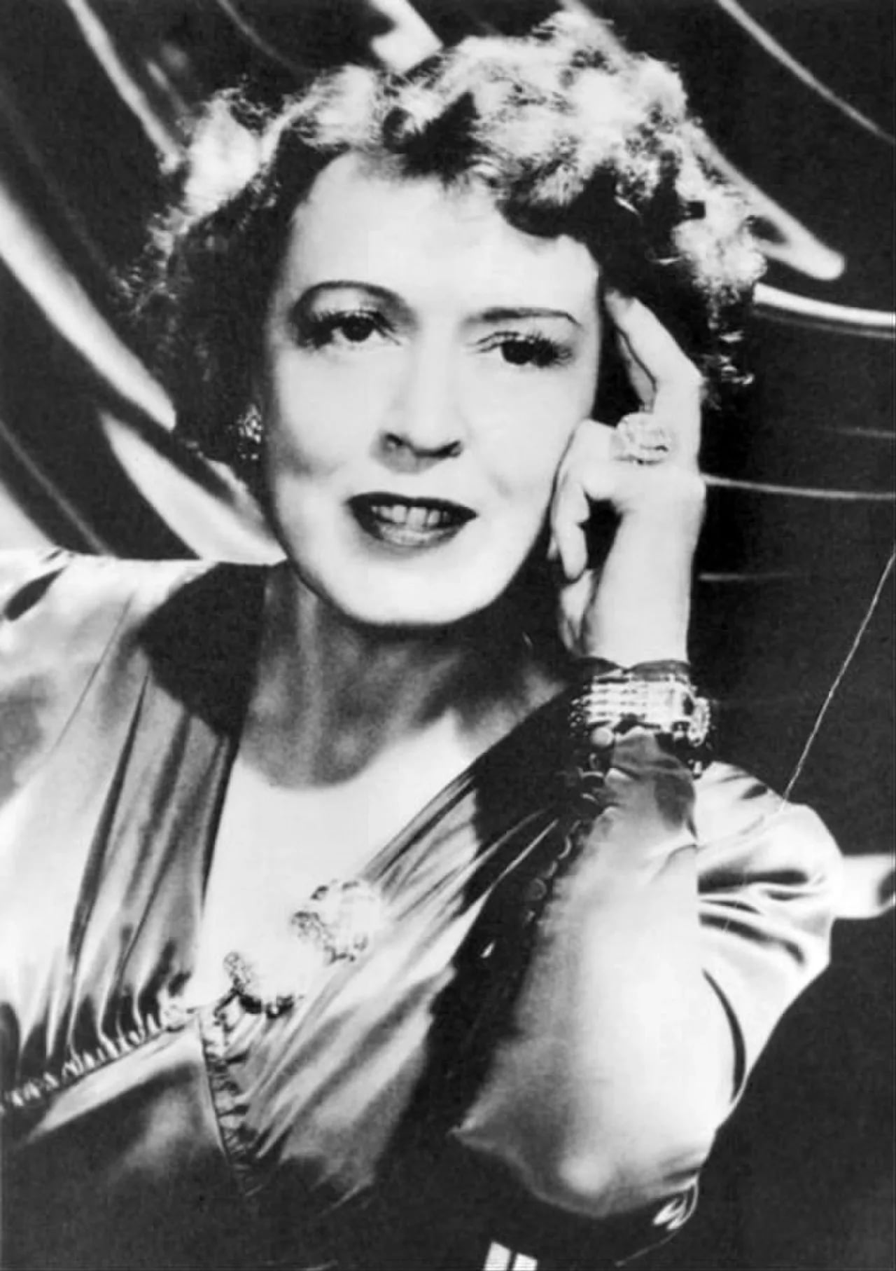 Portrait of Cobina Wright (1887–1970) – memorial page