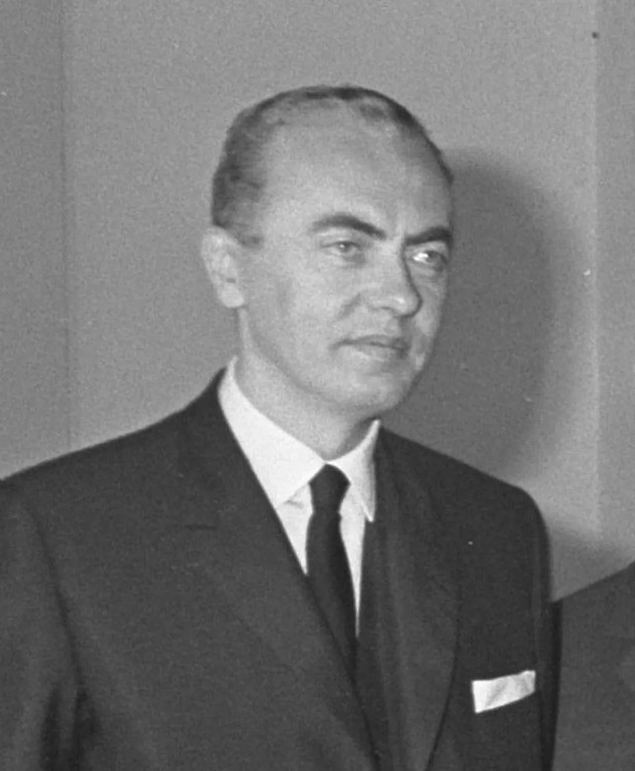 Portrait of André Bettencourt (1919–2007) – memorial page