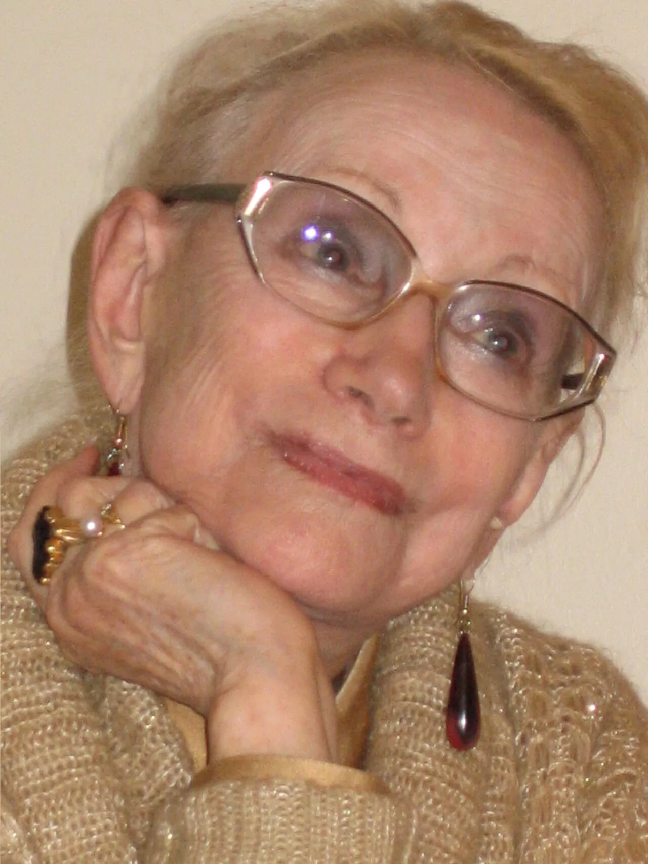 Portrait of Joyce McDougall (1920–2011) – memorial page