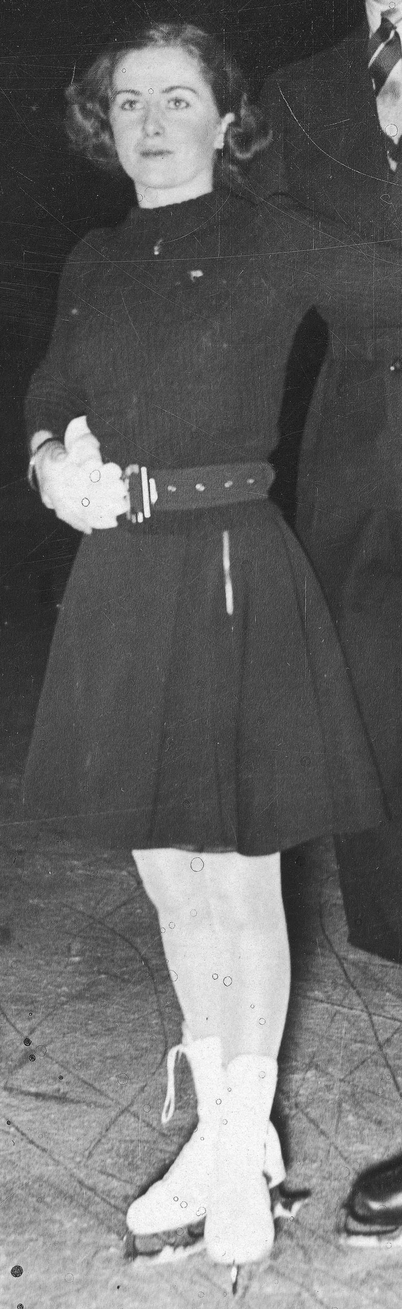Portrait of Violet Cliff (1916–2003) – memorial page