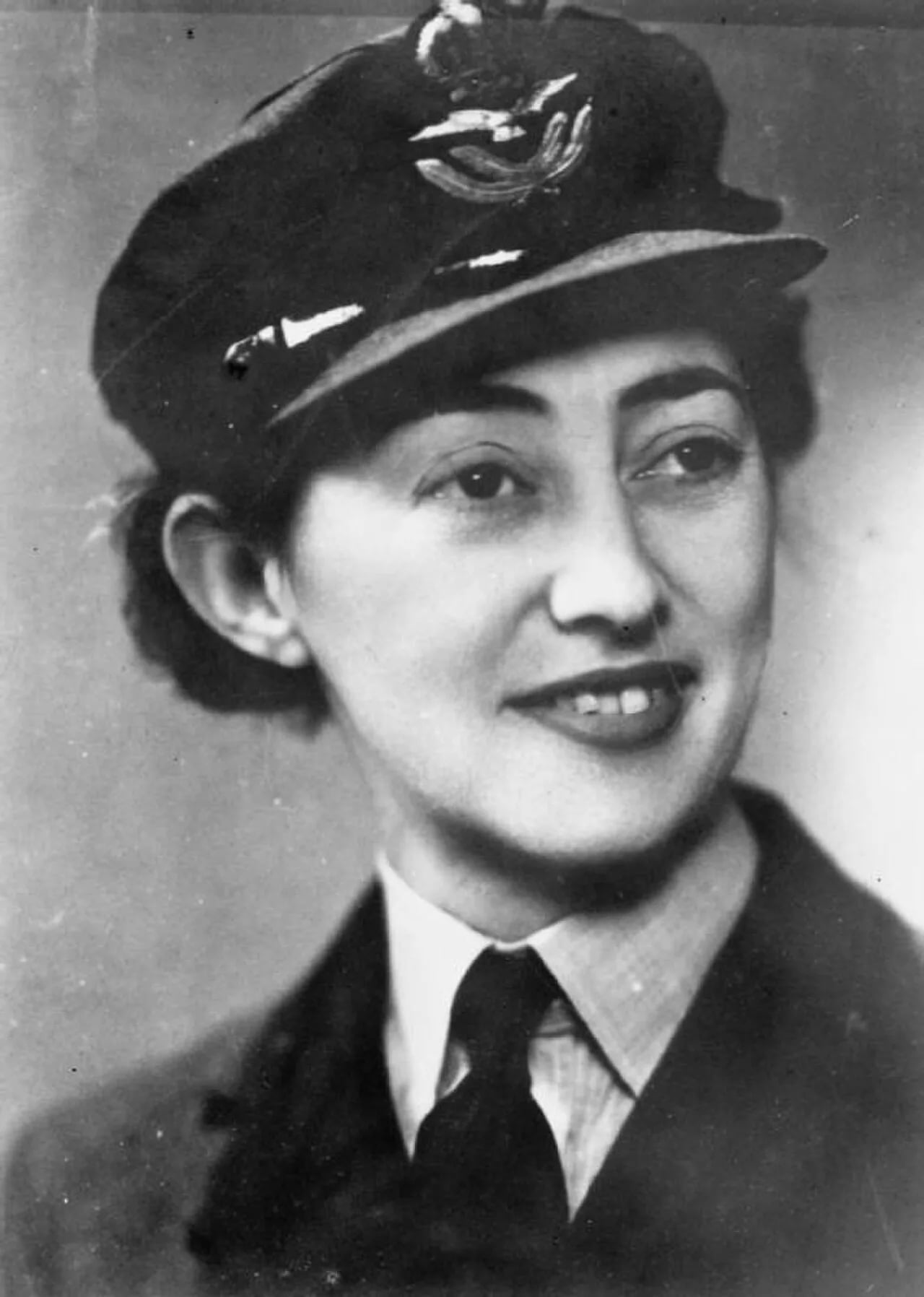 Portrait of Yvonne Cormeau (1909–1997) – memorial page