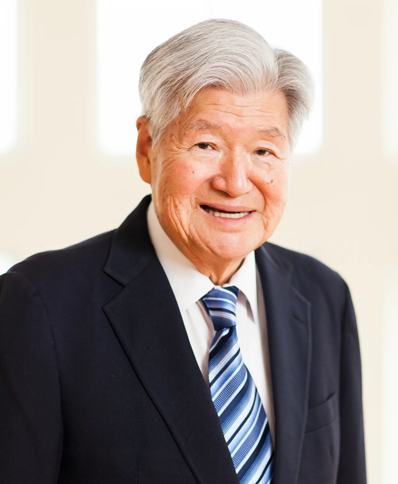 Porträt von Cyrus Tang (1930–2018) – Gedenkseite