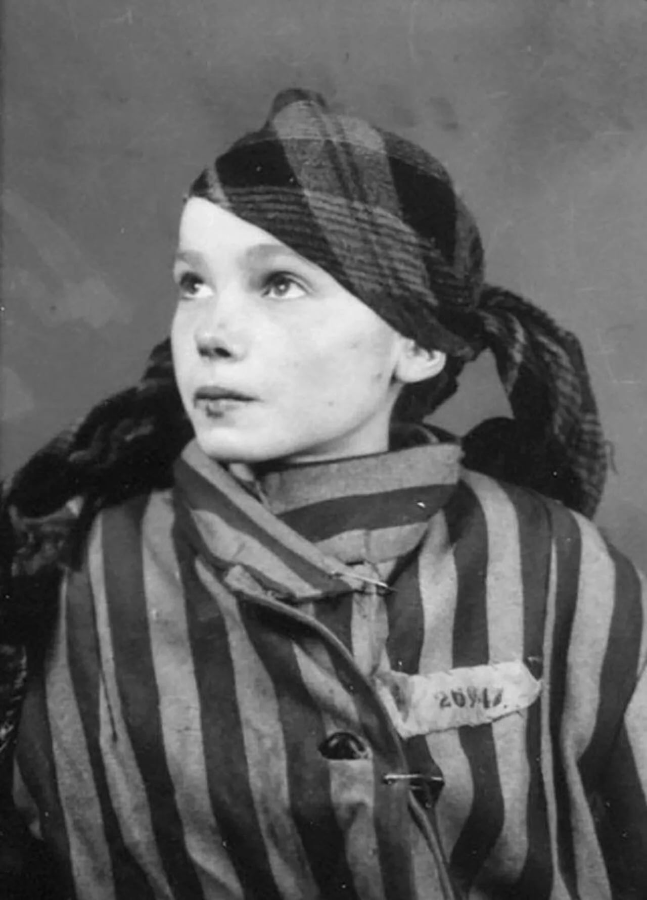 Portrait of Czesława Kwoka (1928–1943) – memorial page