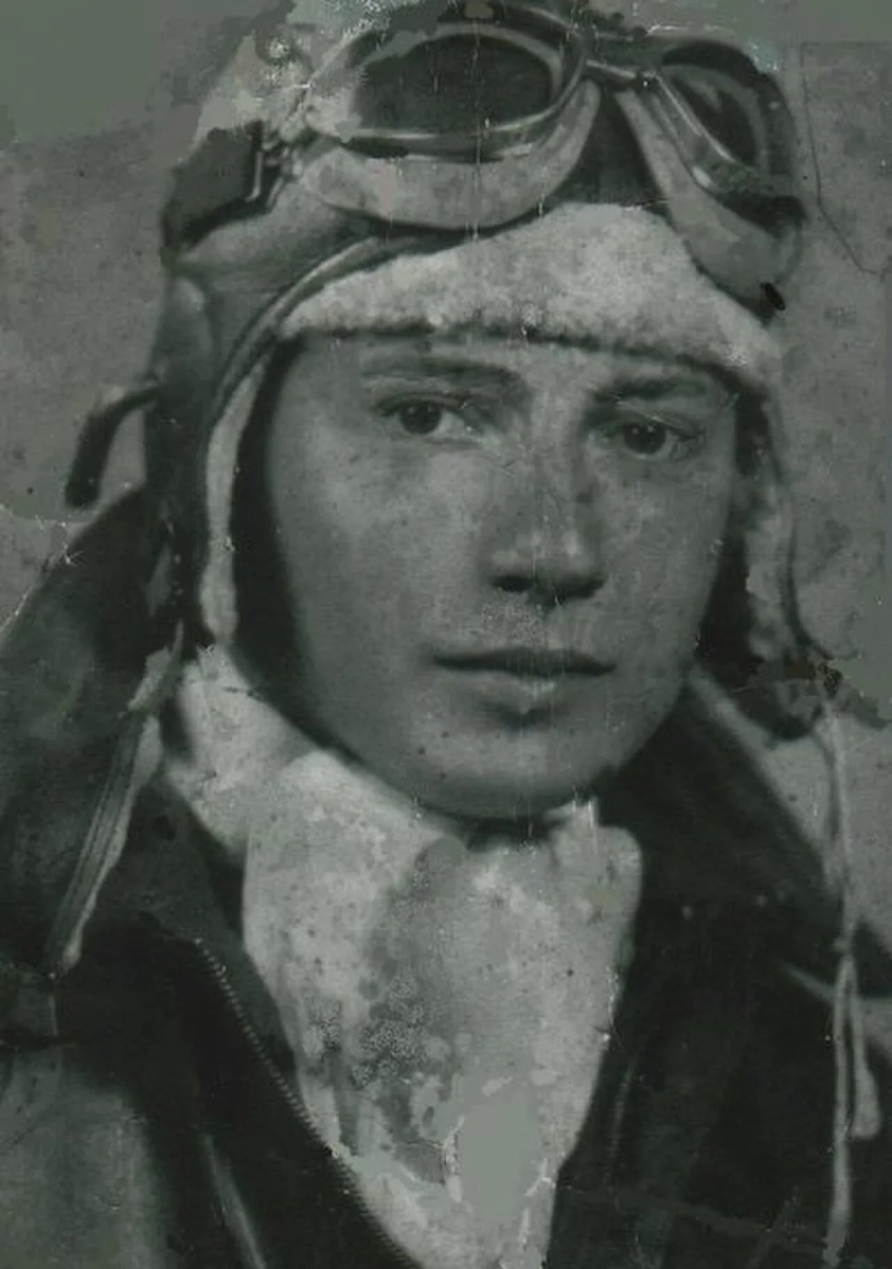 Portrait of César Luis González (1919–1943) – memorial page