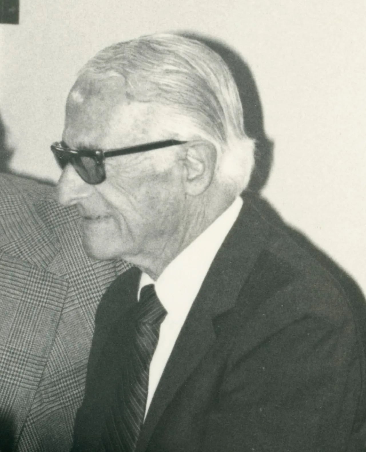 Portrait of César Miró (1907–1999) – memorial page