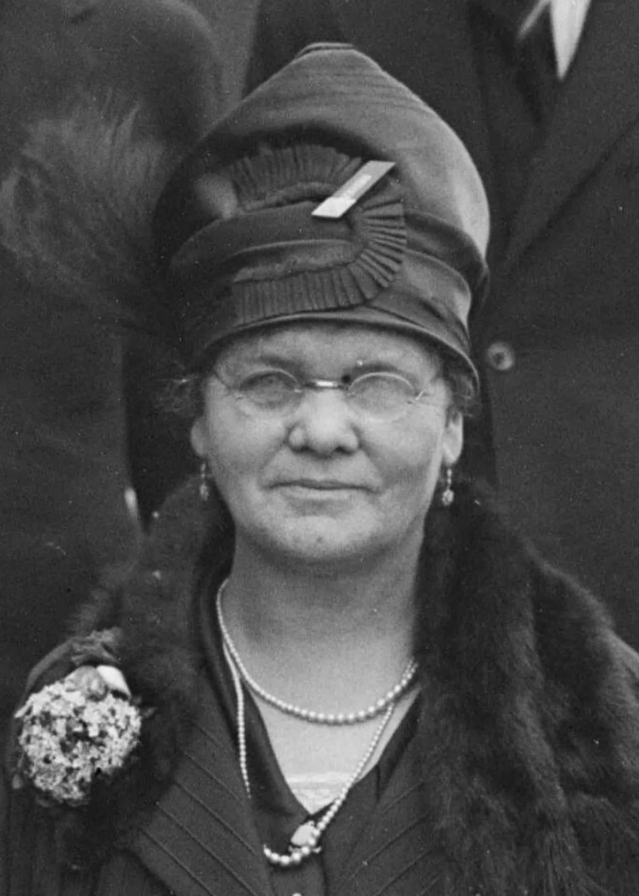 Porträt von Dame Mary Cook (1863–1950) – Gedenkseite