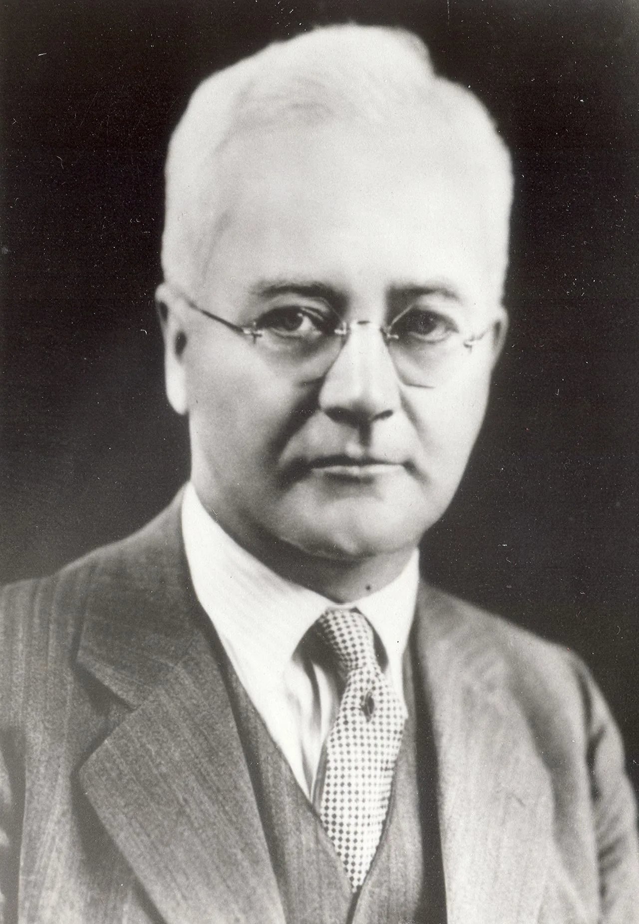 Portrait of Dan Knott (1879–1959) – memorial page
