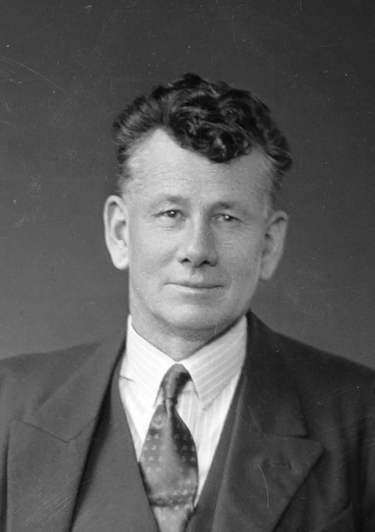 Portrait of Dan Sullivan (1882–1947) – memorial page