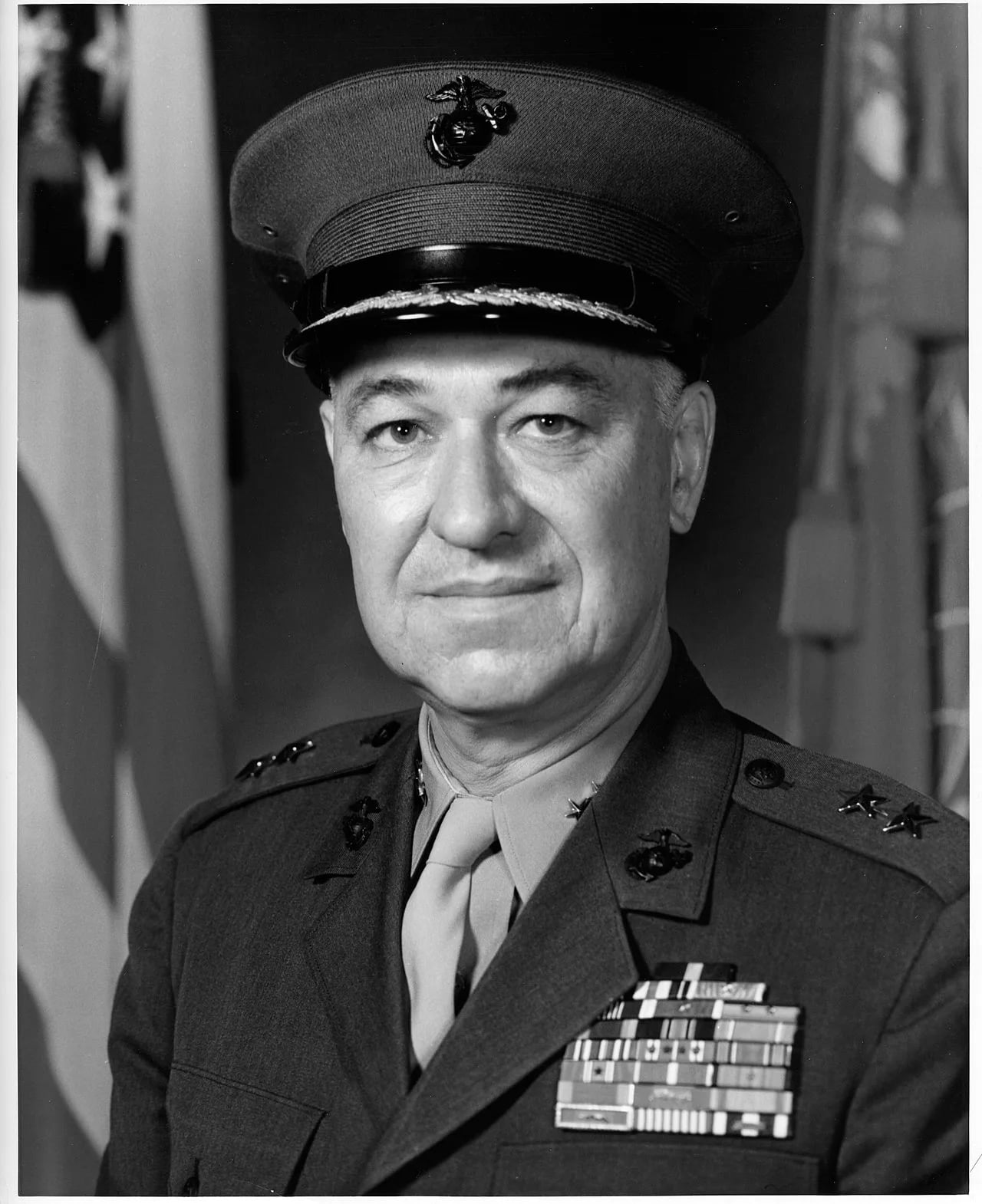 Porträt von Carl W. Hoffman (1919–2016) – Gedenkseite