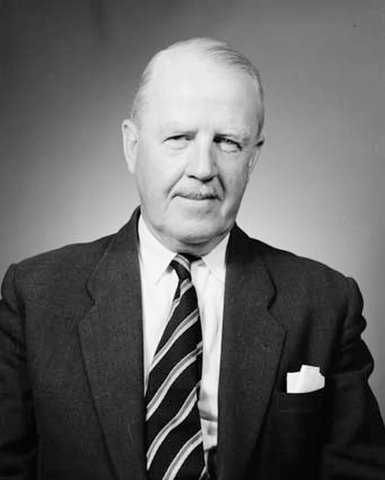 Porträt von Daniel Mackinnon (1903–1983) – Gedenkseite