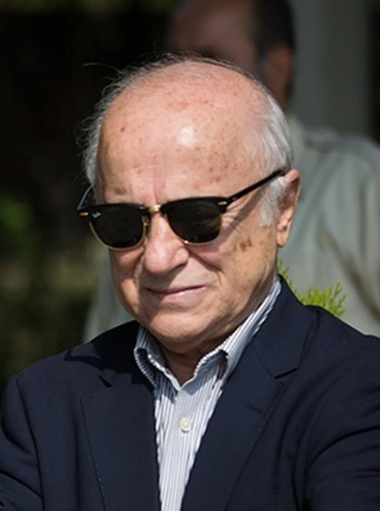 Porträt von Dariush Mostafavi (1944–2025) – Gedenkseite