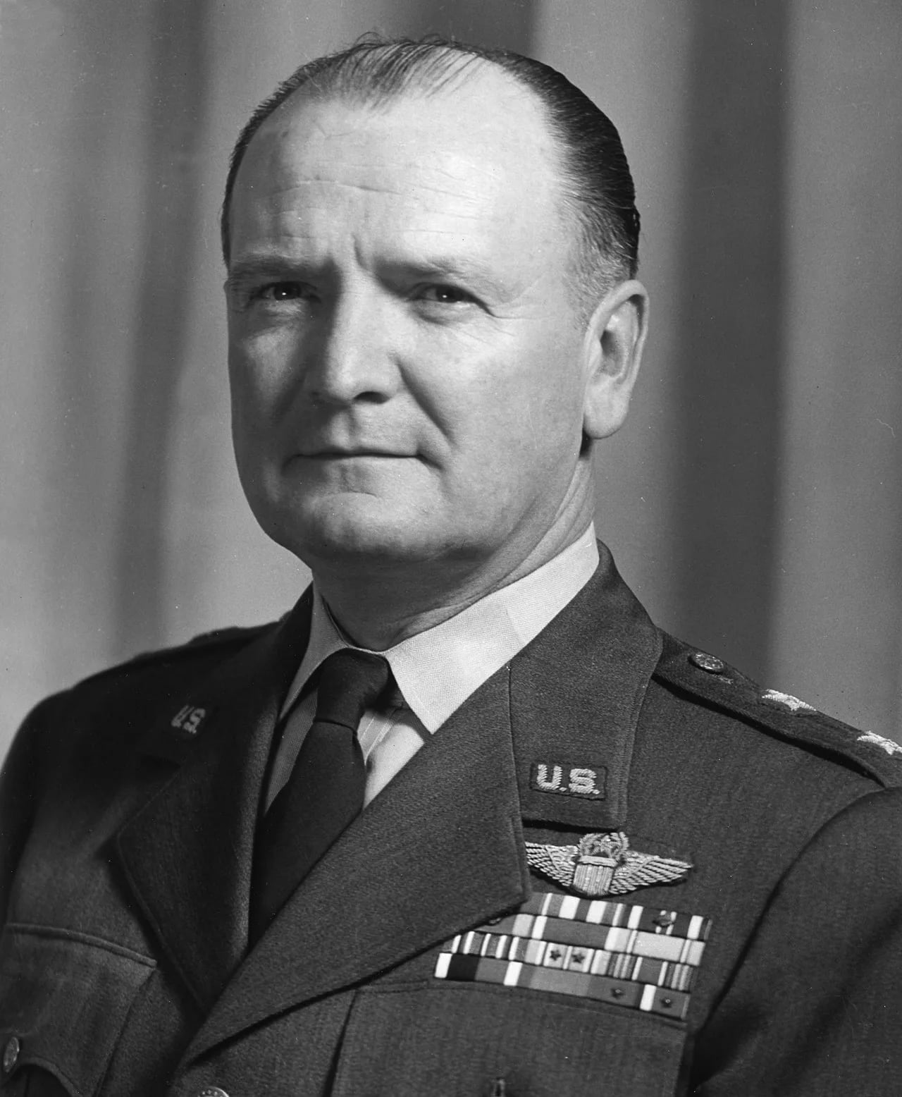 Portrait of David William Hutchison (1908–1982) – memorial page
