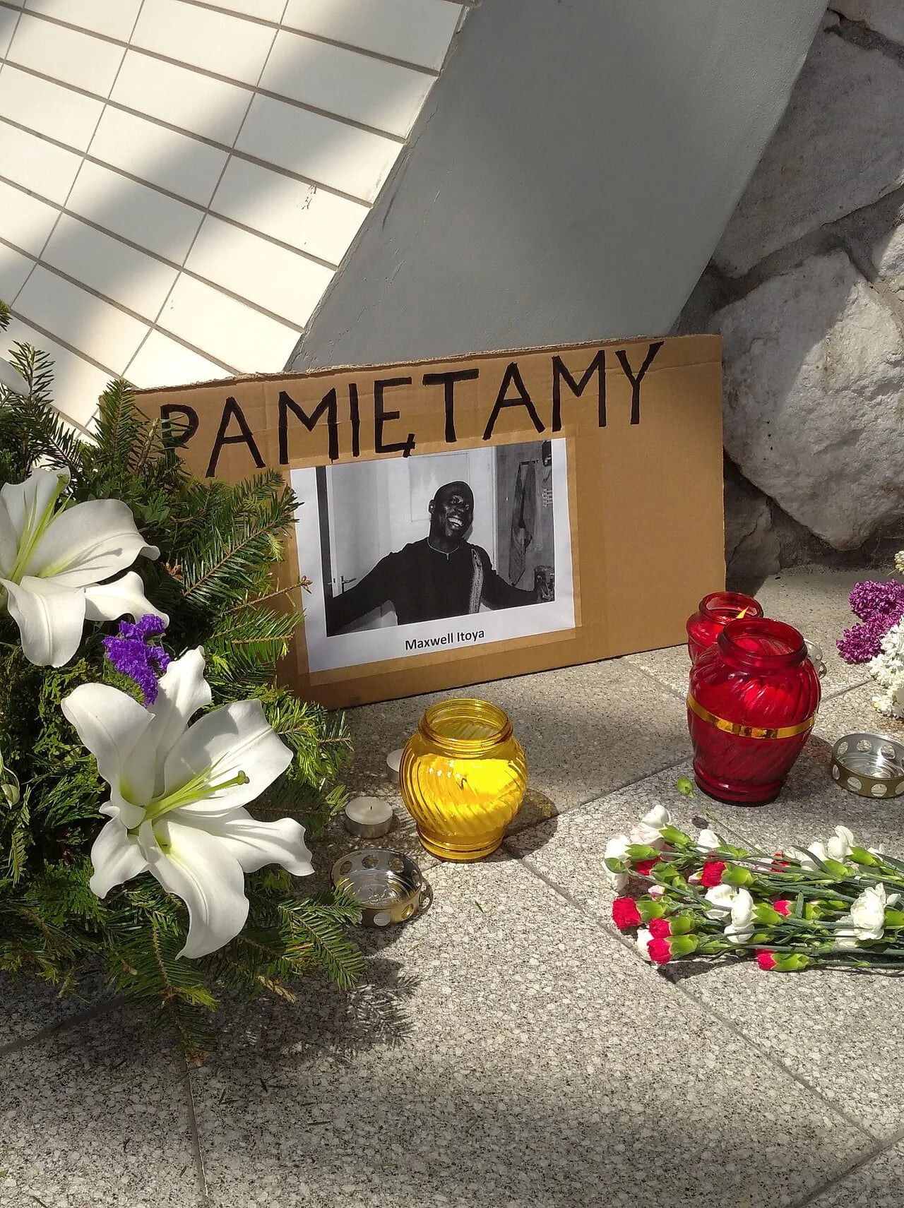 Porträt von Maxwell Itoya (1974–2010) – Gedenkseite