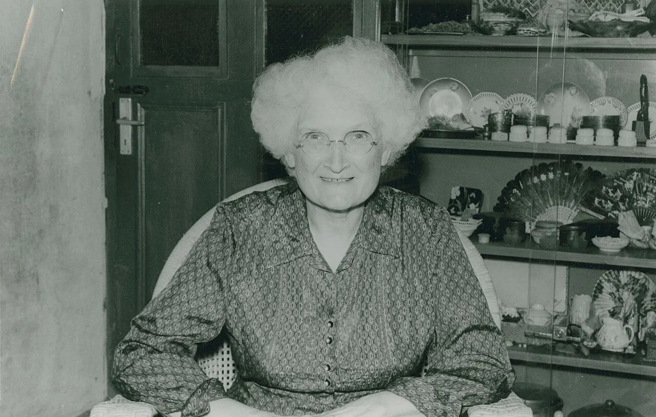 Portrait of Elizabeth Bernard (1890–1971) – memorial page