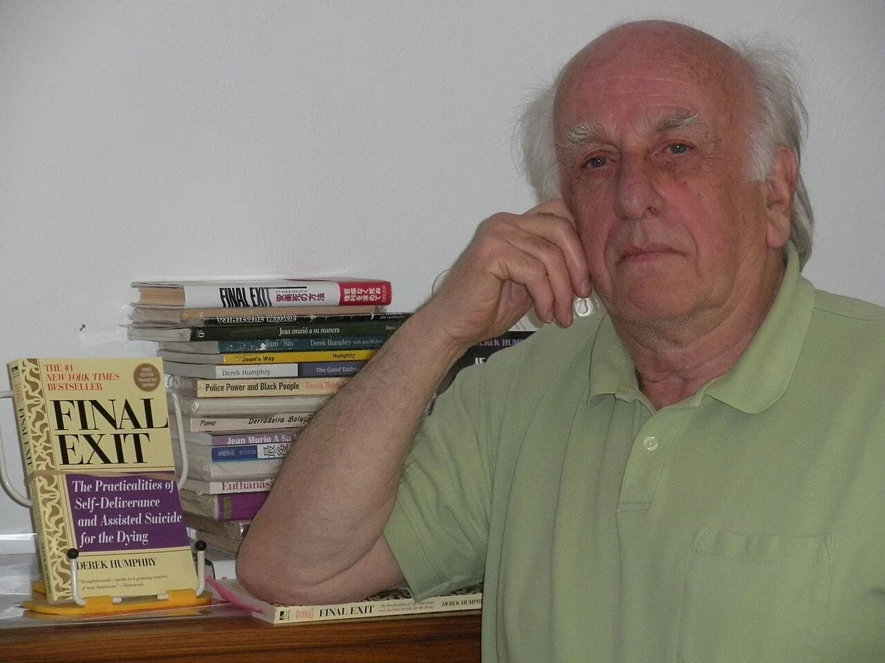 Porträt von Derek Humphry (1930–2025) – Gedenkseite