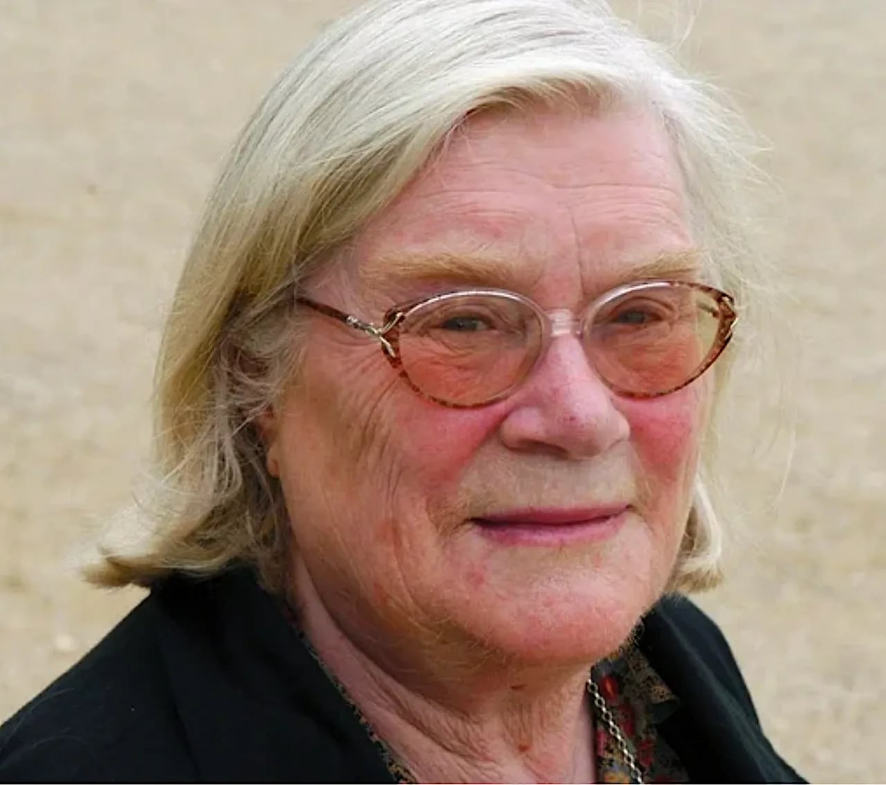Portrait of Jennifer Johnston (1930–2025) – memorial page