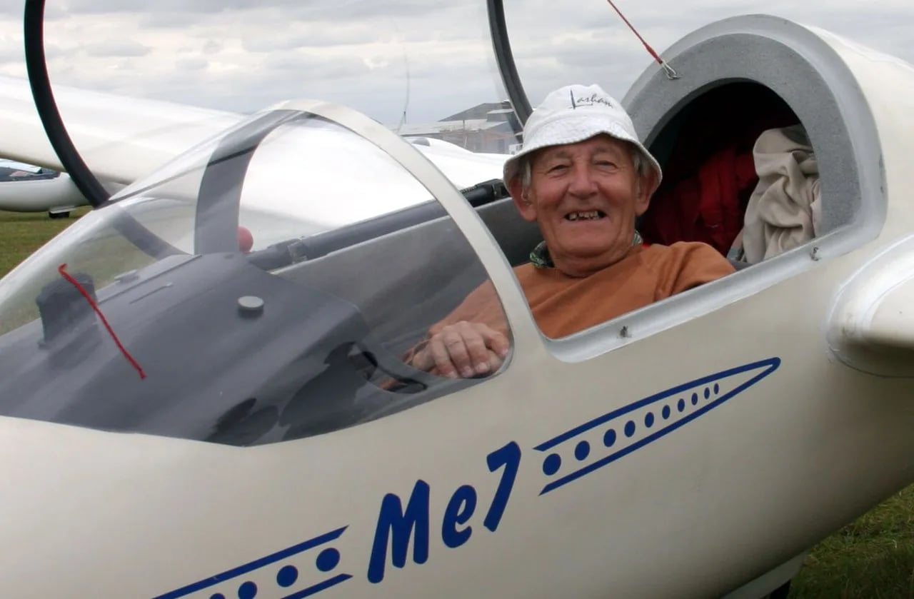 Portrait of Derek Piggott (1922–2019) – memorial page