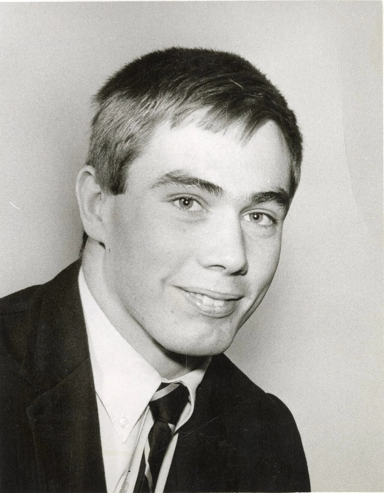 Porträt von Dick Jauron (1950–2025) – Gedenkseite