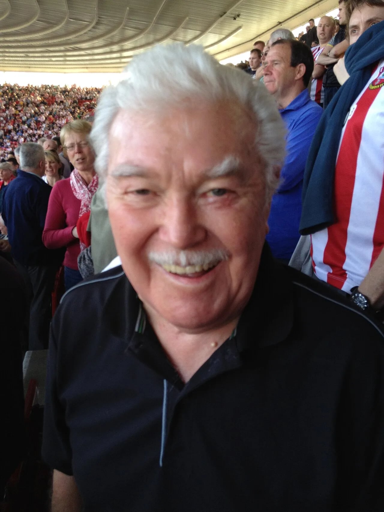Portrait of Dickie Davies (1928–2023) – memorial page
