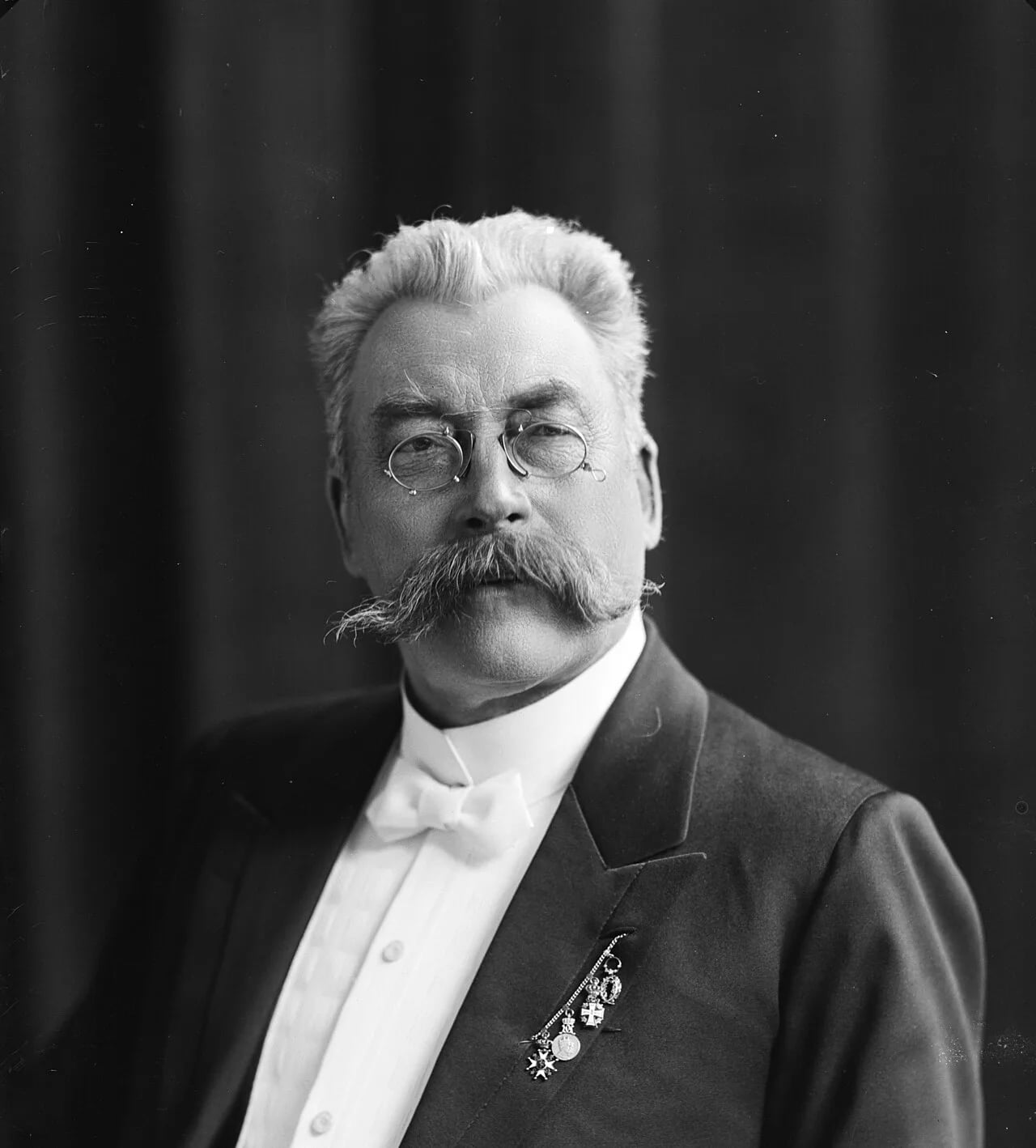 Portrait of Adolf Øien (1849–1918) – memorial page