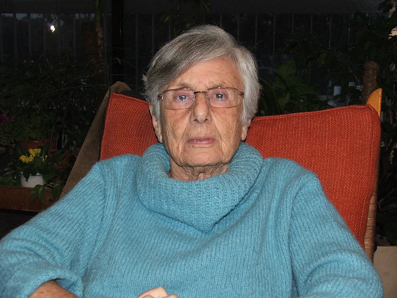 Portrait of Ruth Bondy (1923–2017) – memorial page