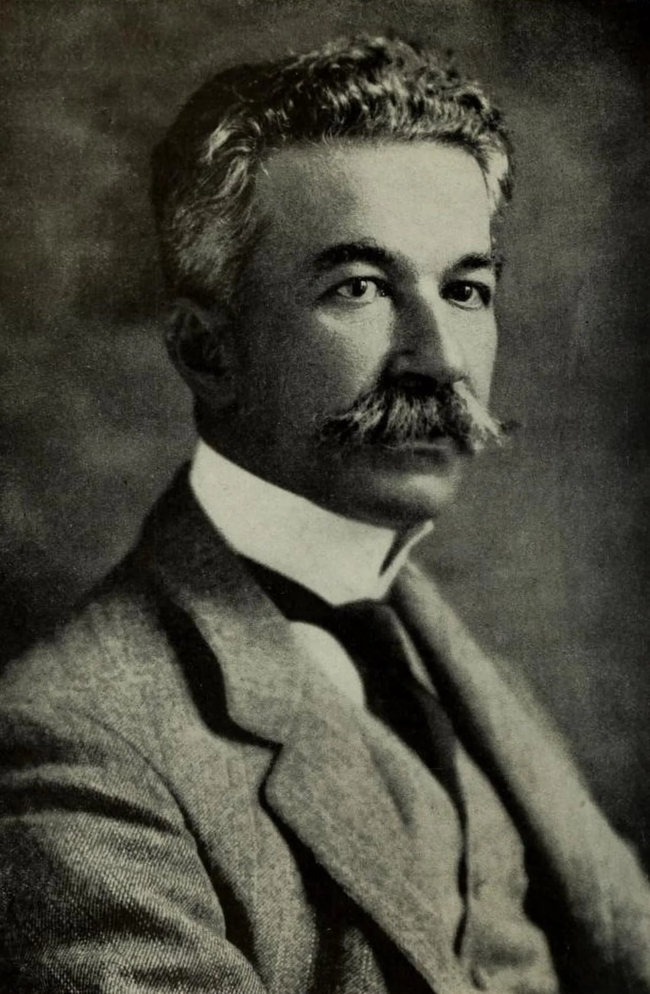 Portrait of Domício da Gama (1862–1925) – memorial page
