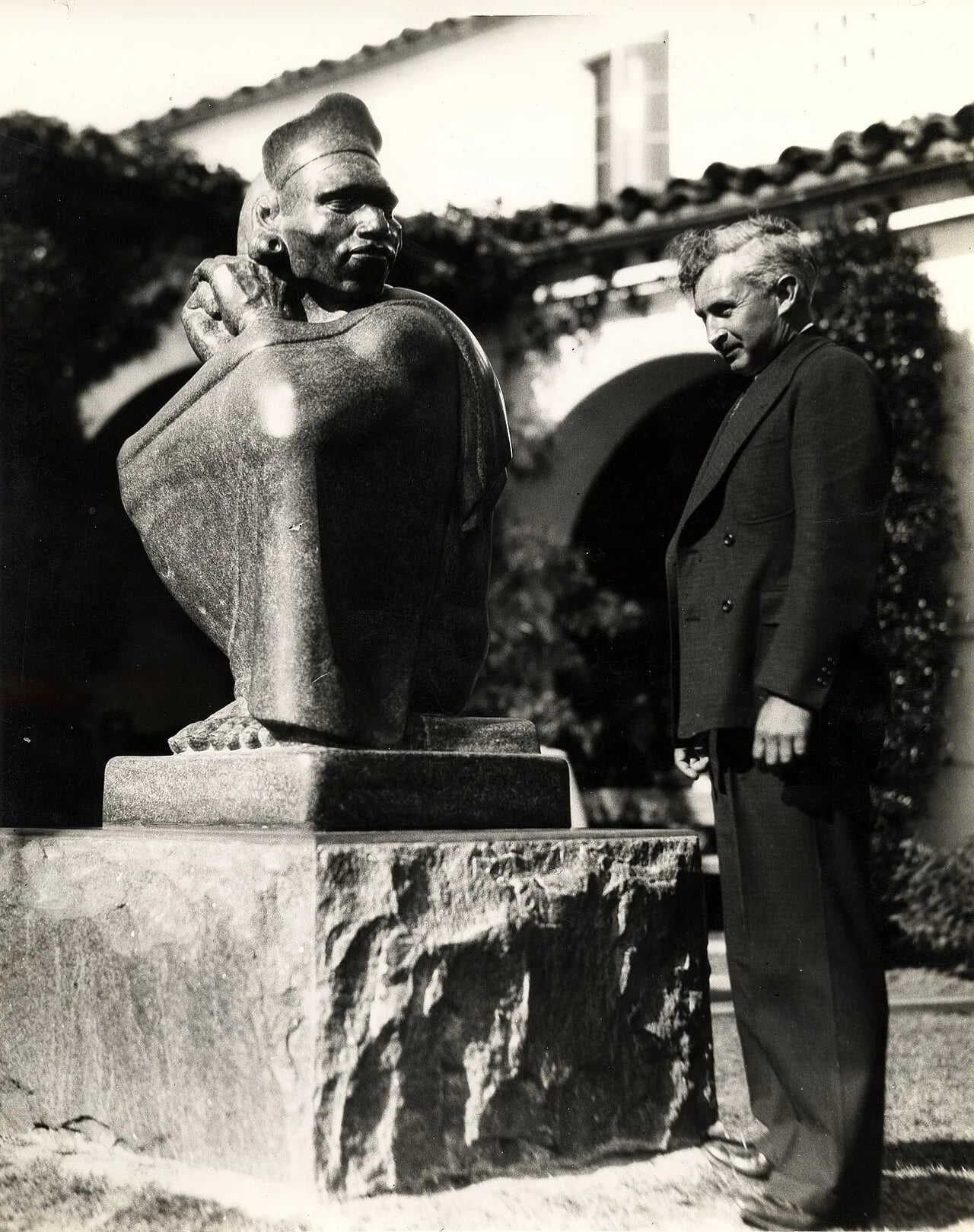 Portrait of Donal Hord (1902–1966) – memorial page