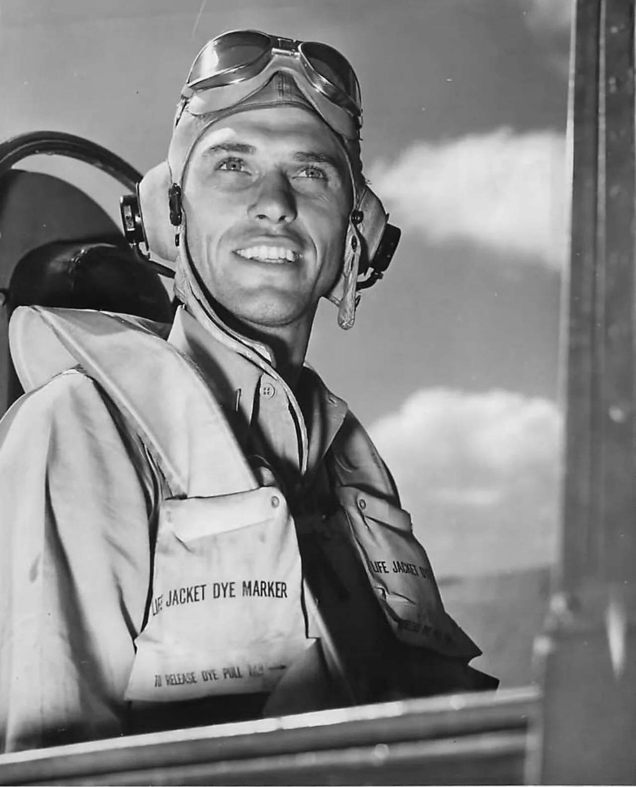 Portrait of Donald "Flash" Gordon (1920–2010) – memorial page