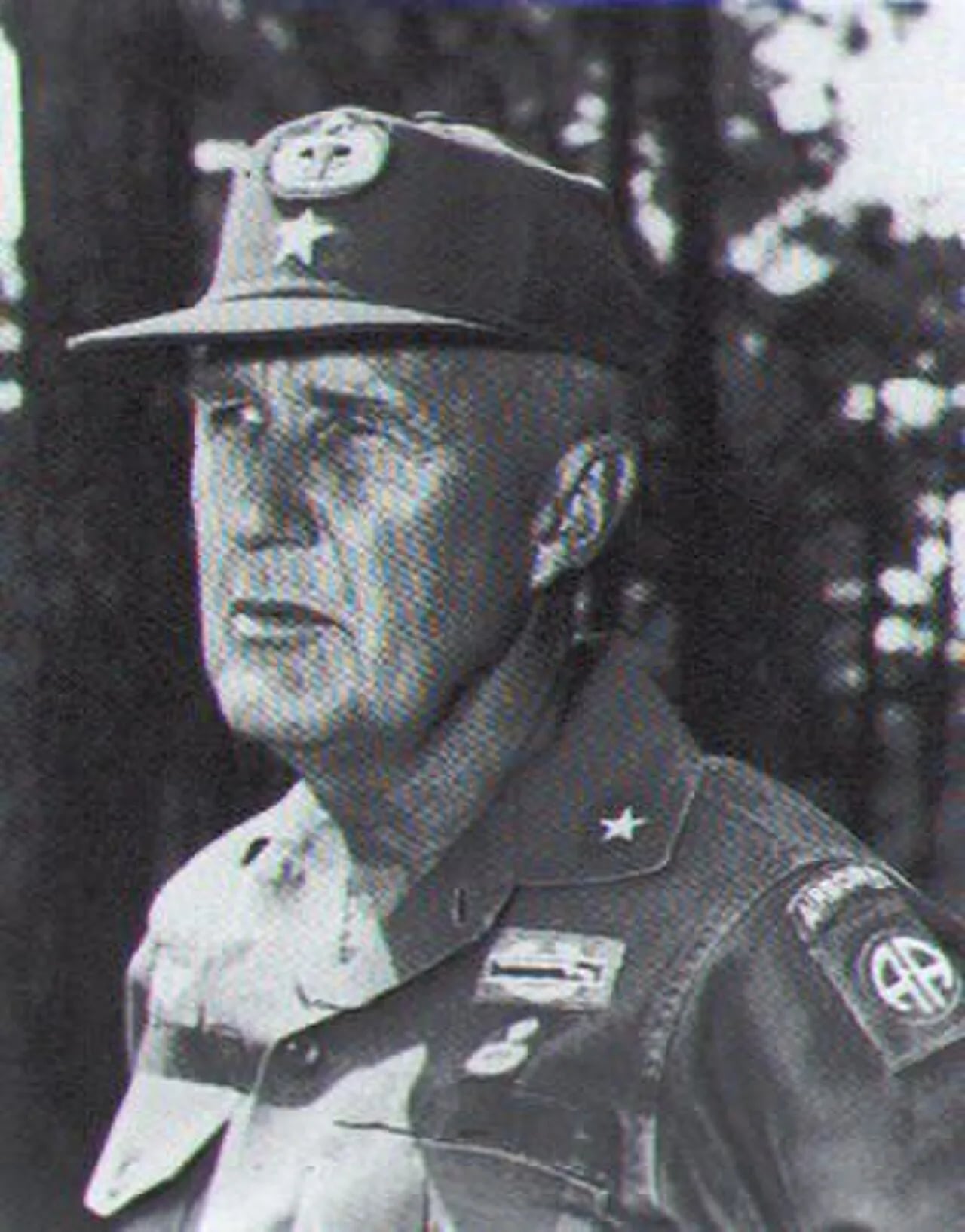 Portrait of Donald Blackburn (1916–2008) – memorial page