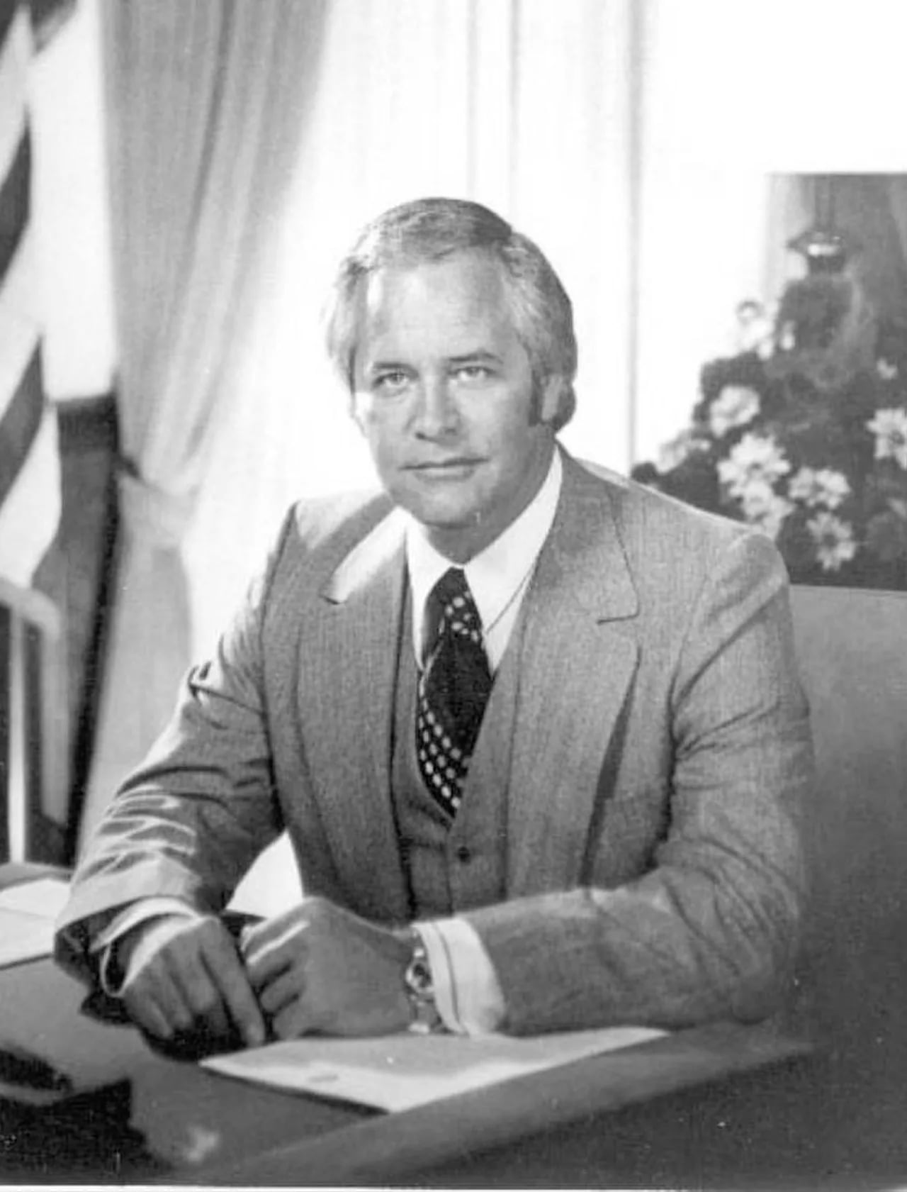Portrait of Donald L. Tucker (1935–2019) – memorial page