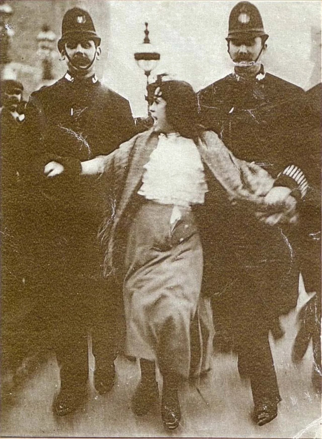 Portrait of Dora Thewlis (1890–1976) – memorial page