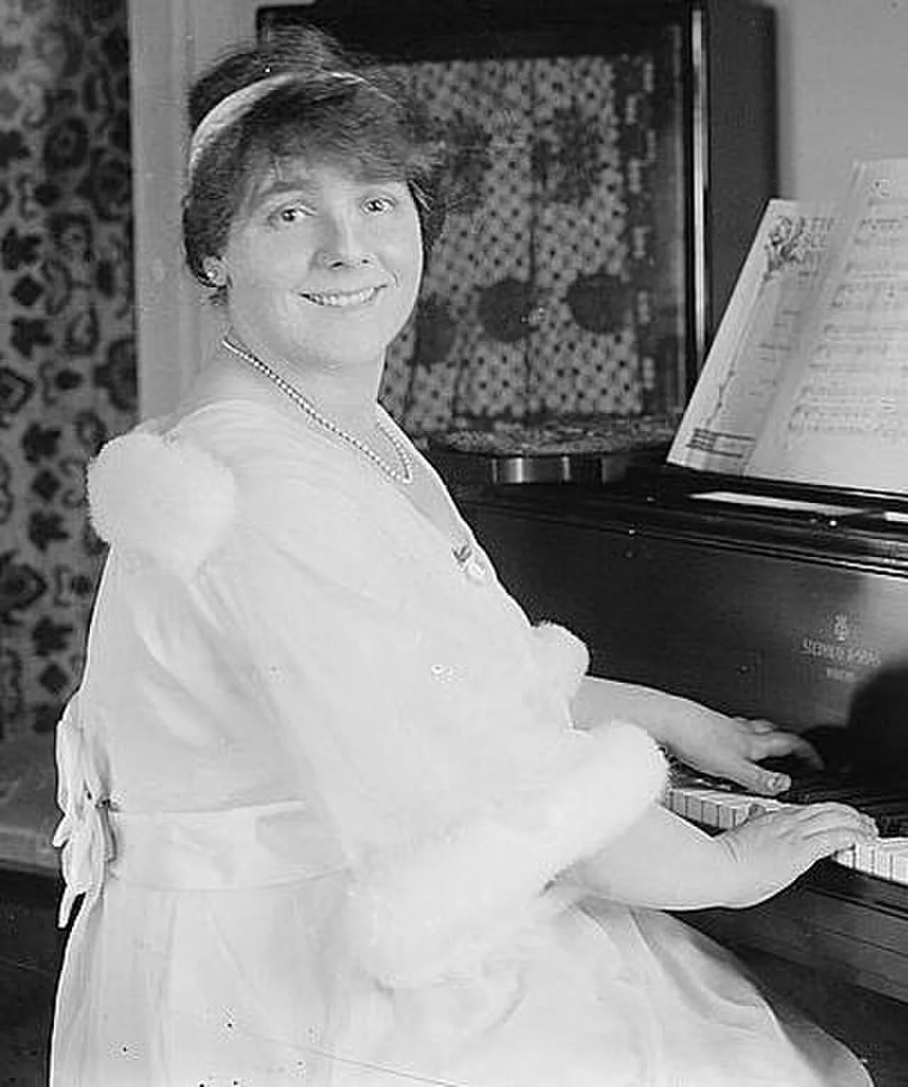 Portrait of Julia Culp (1880–1970) – memorial page