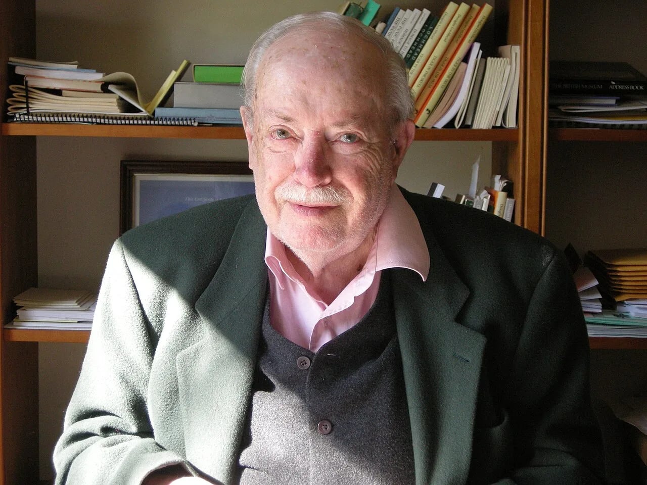 Portrait of Douglas Lochhead (1922–2011) – memorial page