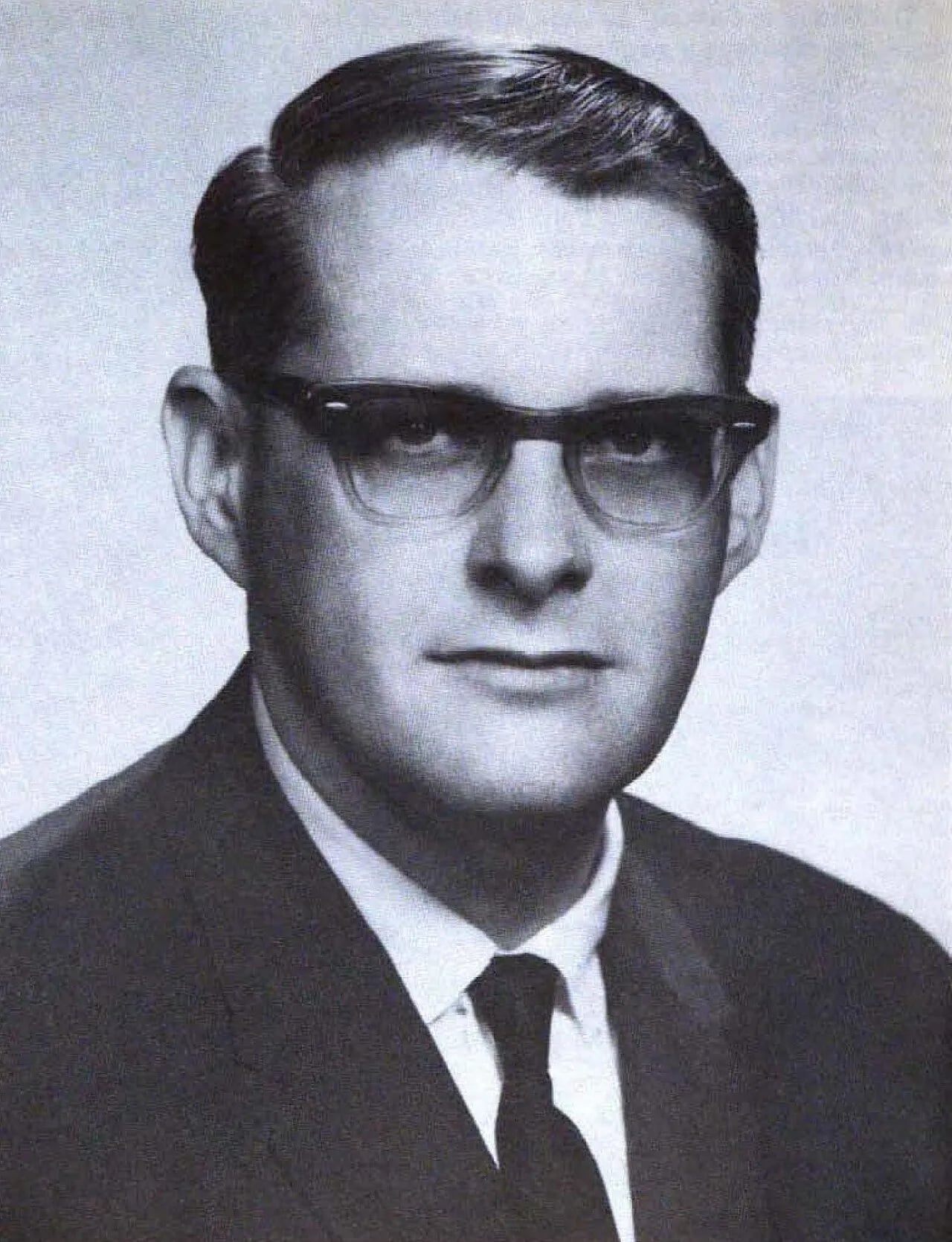 Portrait of Douglas M. Head (1930–2011) – memorial page
