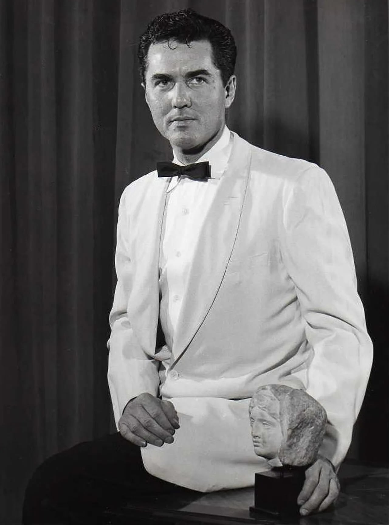 Porträt von Douglass Watson (1921–1989) – Gedenkseite