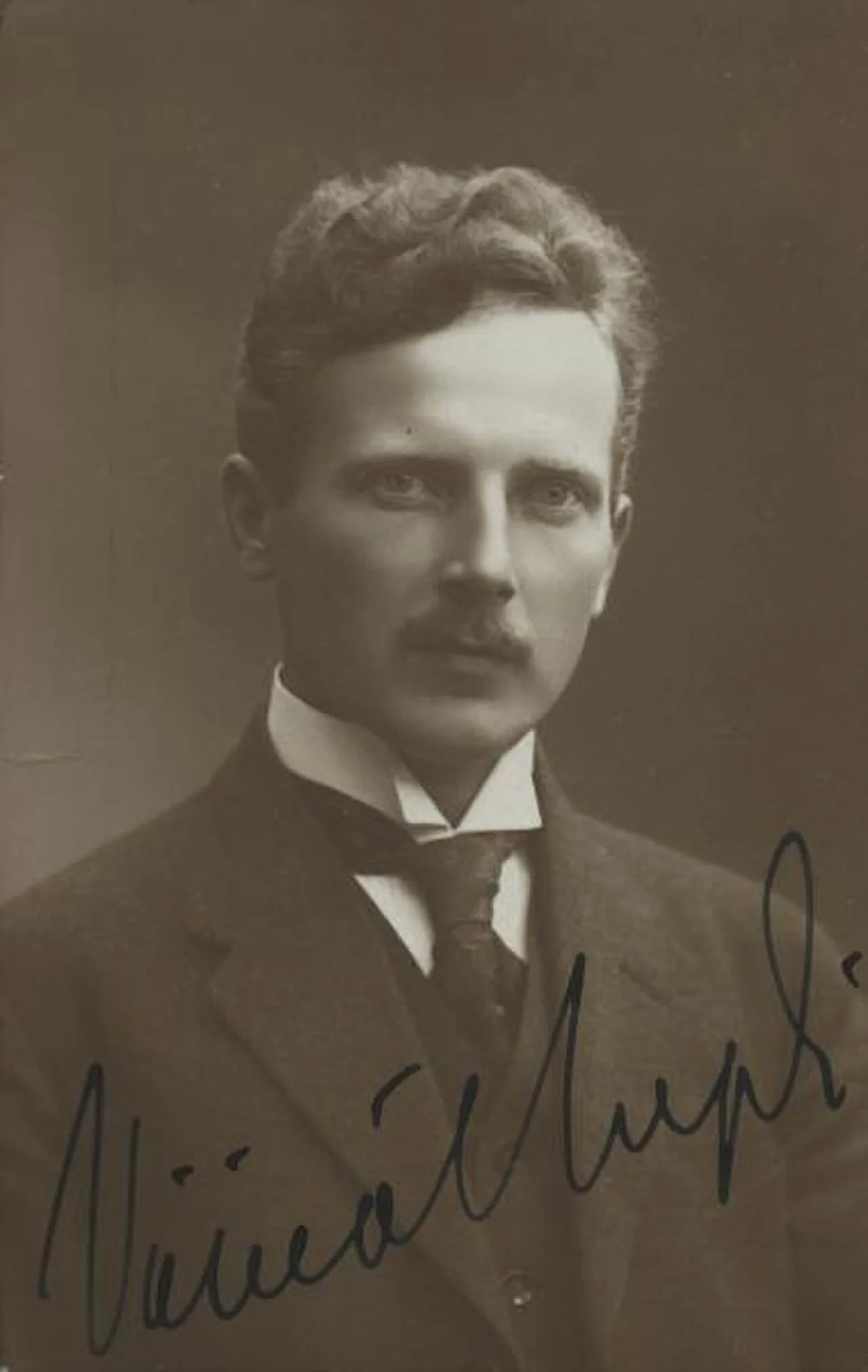 Porträt von Väinö Hupli (1886–1934) – Gedenkseite