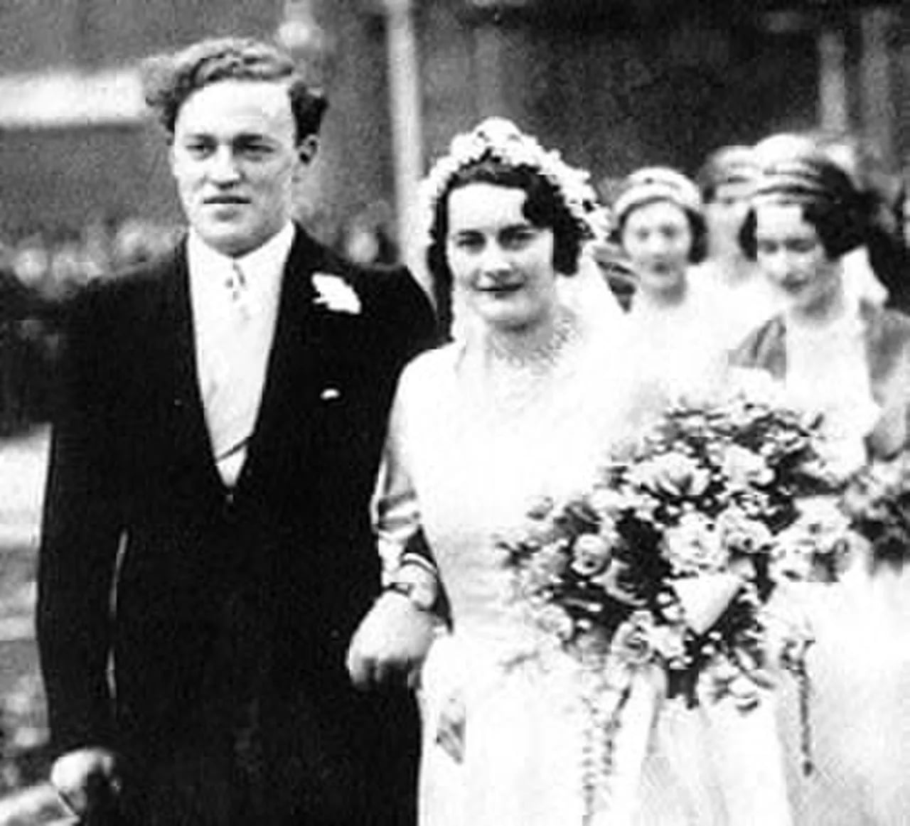 Porträt von Elizabeth Pakenham, Countess of Longford (1906–2002) – Gedenkseite