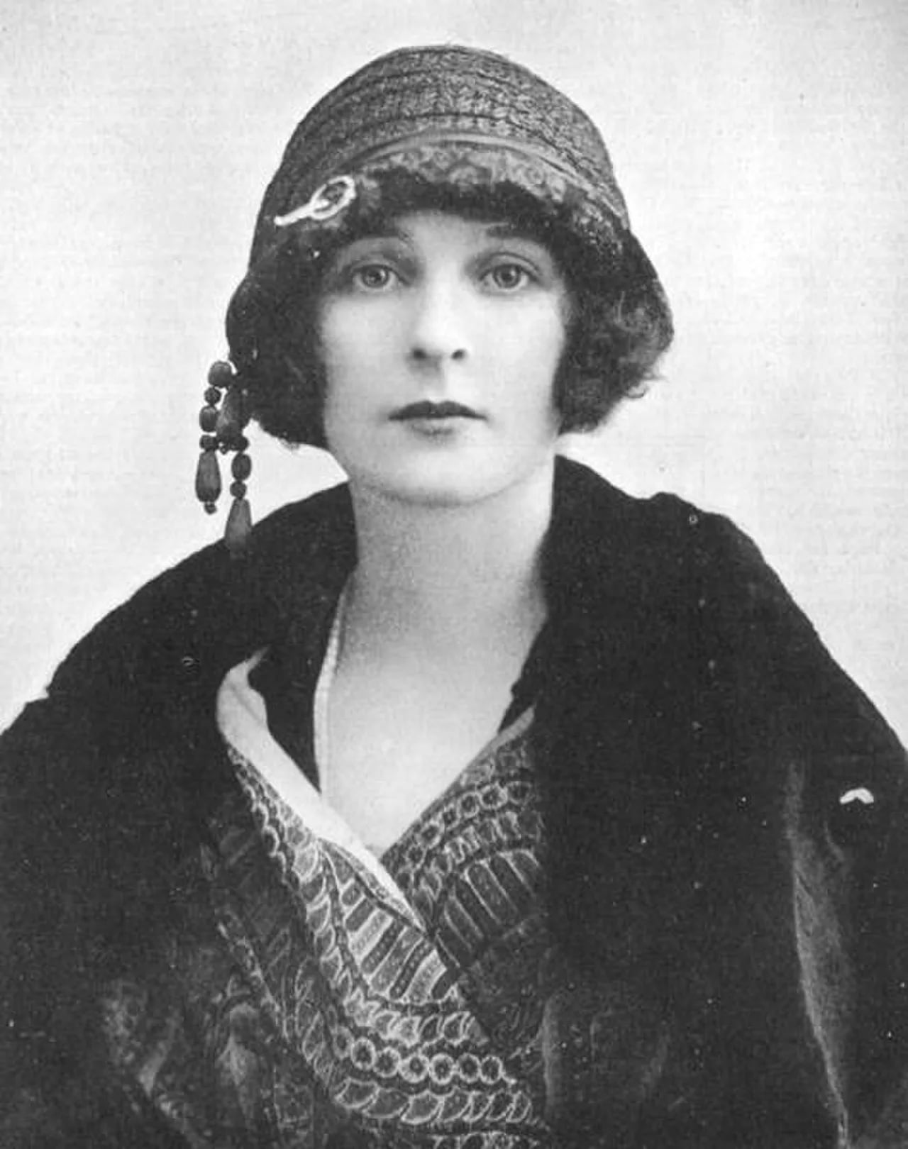 Portrait of Freda Dudley Ward (1894–1983) – memorial page